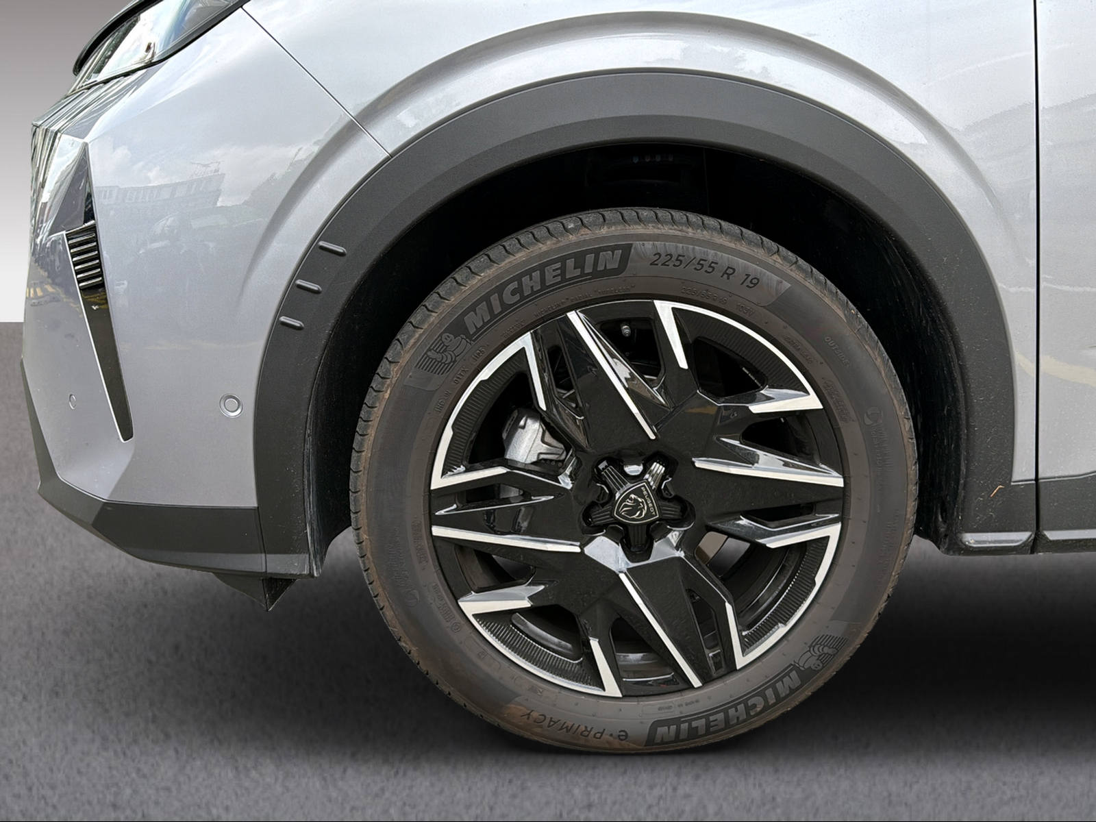 PEUGEOT 3008 1.2 Hybrid Allure 145 PS-image-11