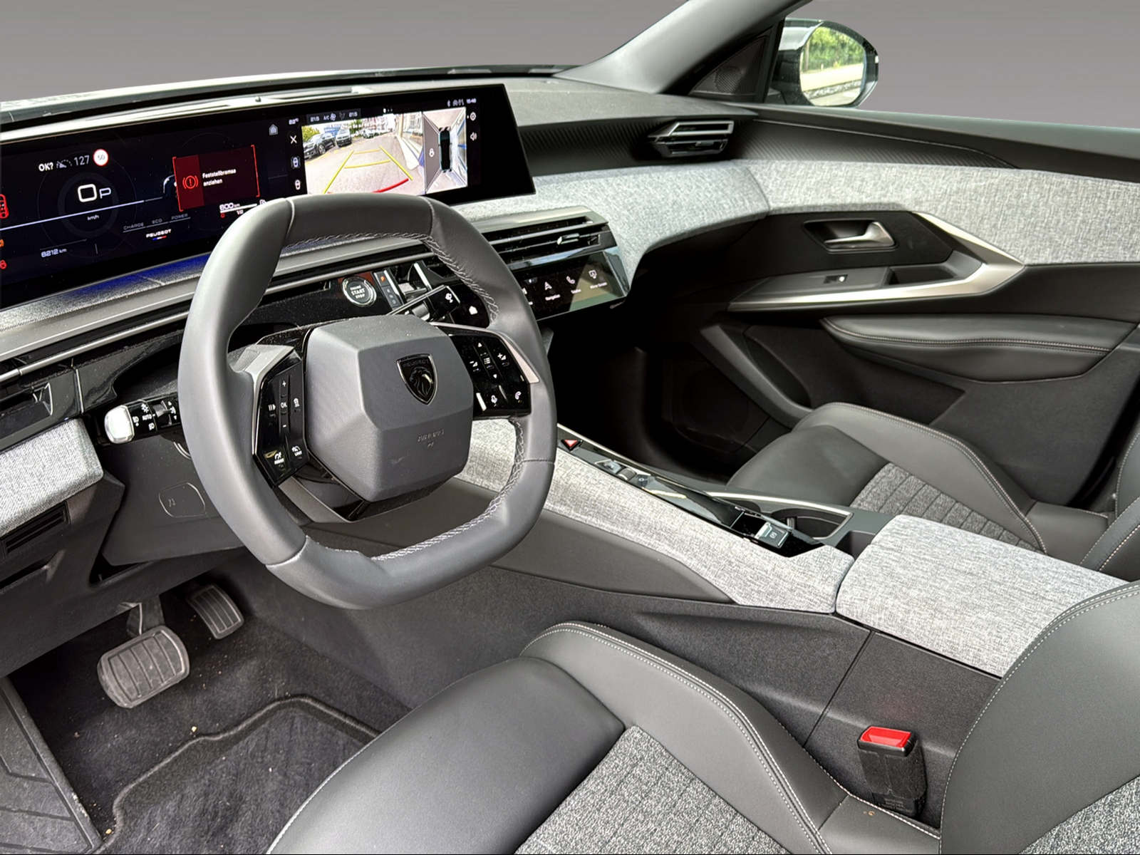 PEUGEOT 3008 1.2 Hybrid Allure 145 PS-image-6