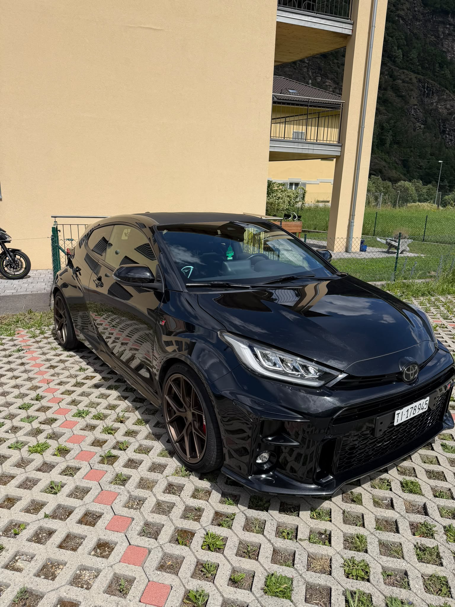 TOYOTA 1.6 Turbo Sport 4x4-image-0