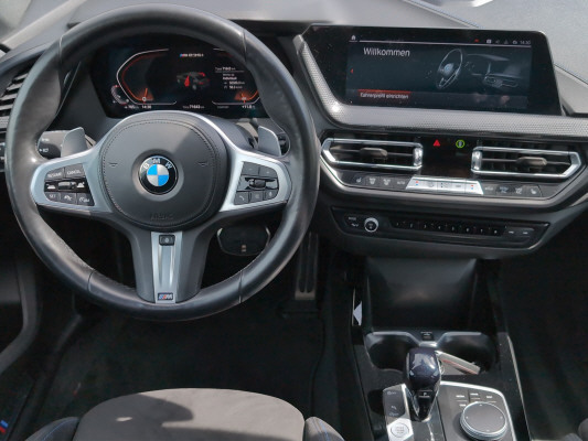 BMW M235i Gran Coupé xDrive P-image-10