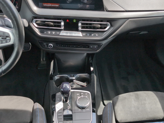 BMW M235i Gran Coupé xDrive P-image-11