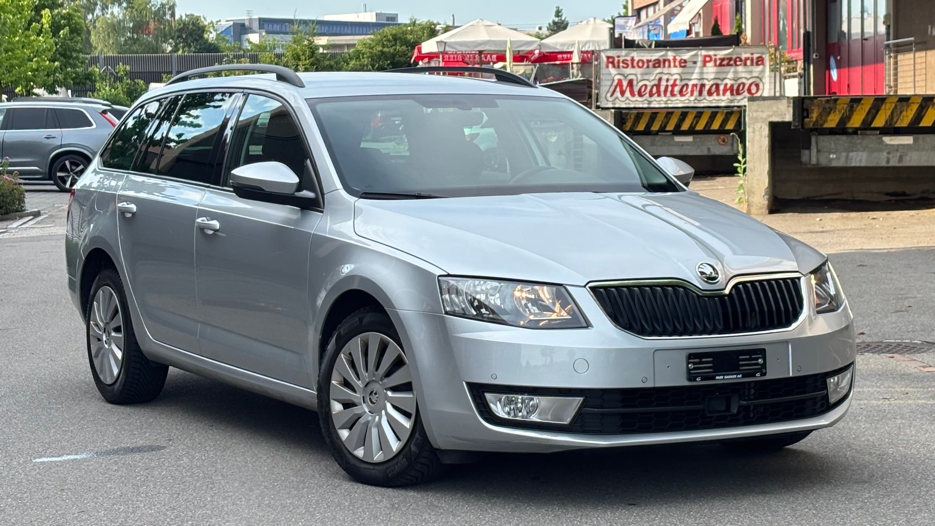 SKODA Octavia Combi 1.6 TDI Ambition DSG-image-1