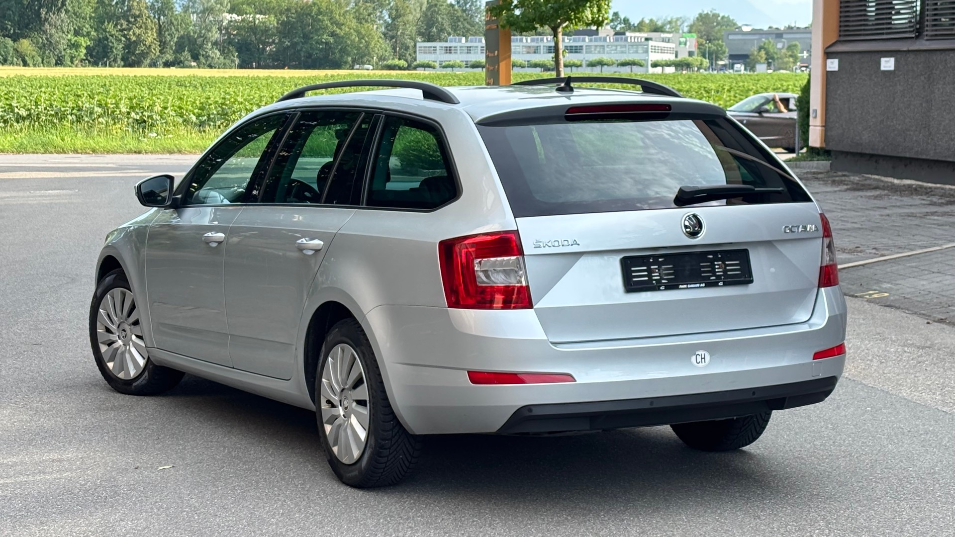 SKODA Octavia Combi 1.6 TDI Ambition DSG-image-3