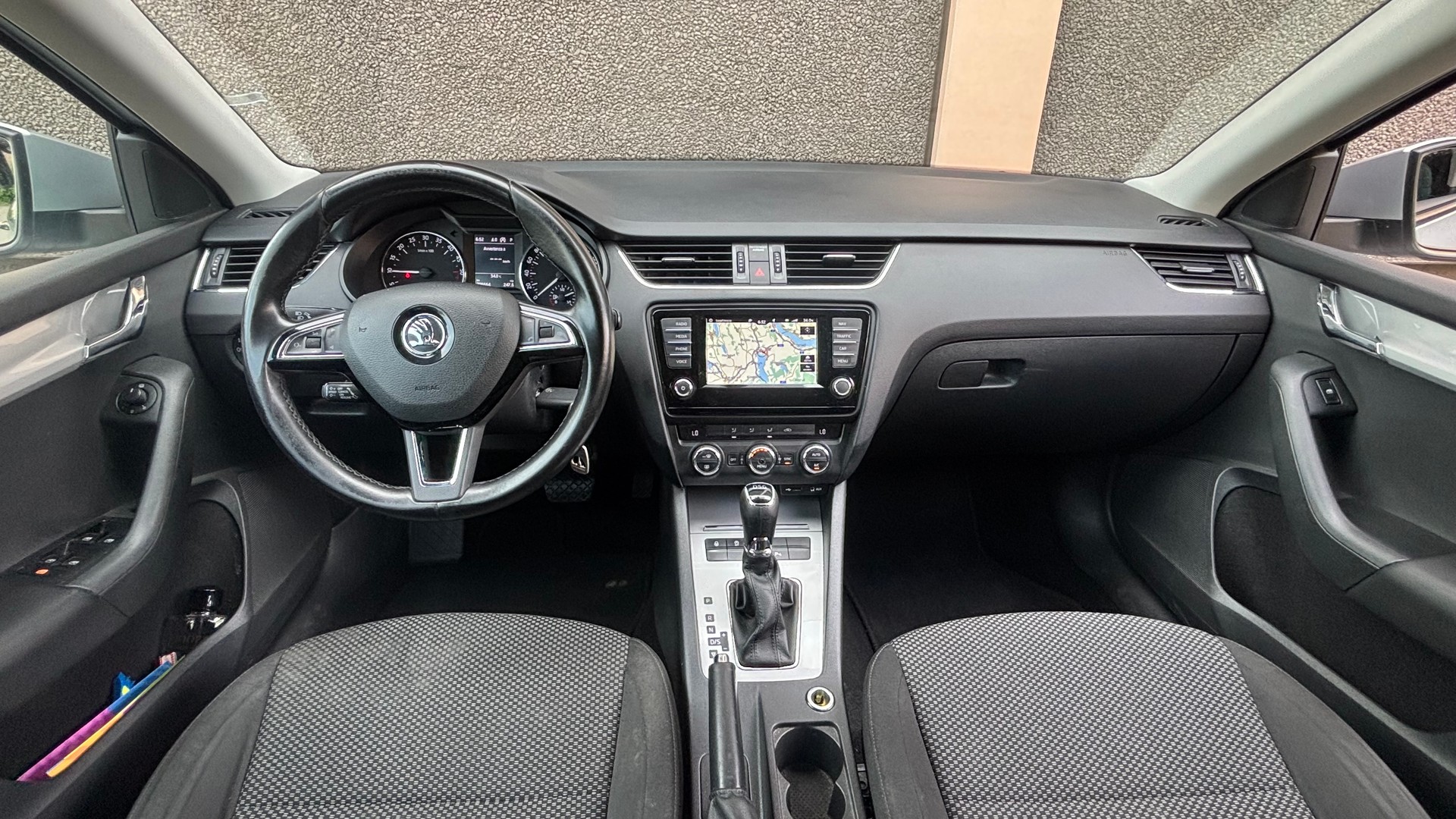 SKODA Octavia Combi 1.6 TDI Ambition DSG-image-12