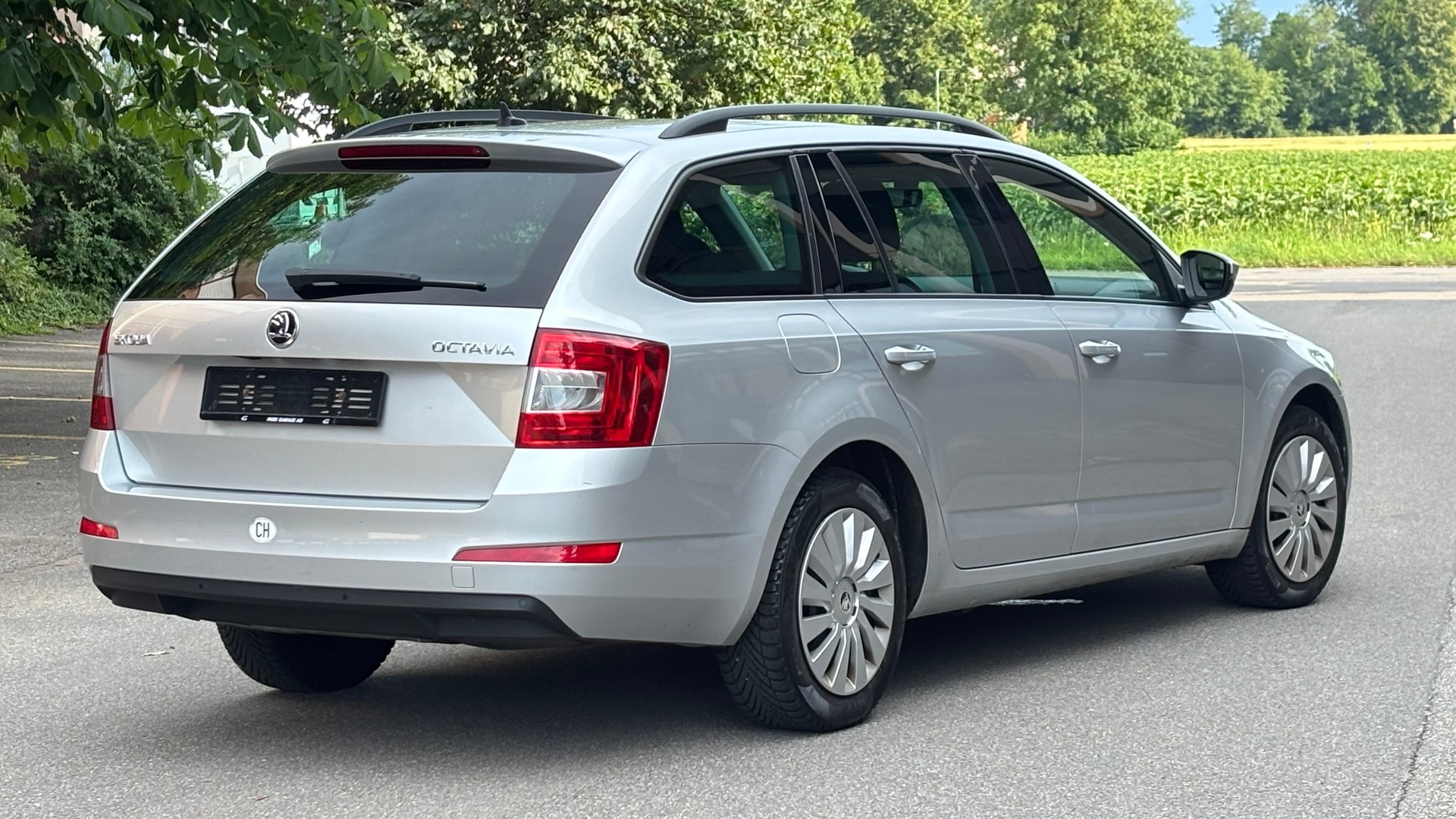 SKODA Octavia Combi 1.6 TDI Ambition DSG-image-2