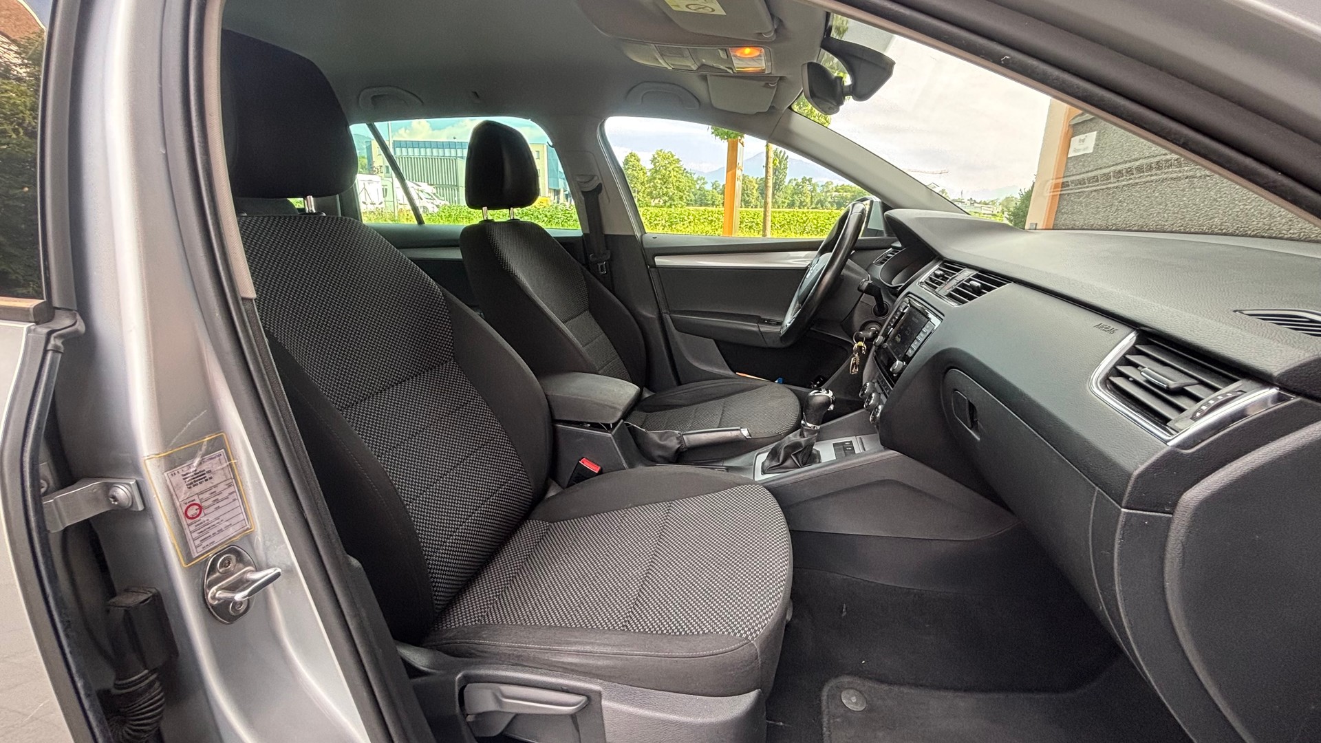SKODA Octavia Combi 1.6 TDI Ambition DSG-image-9