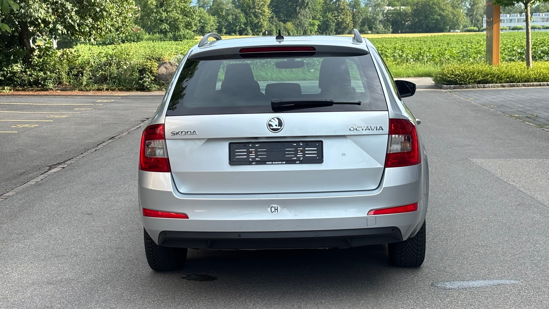 SKODA Octavia Combi 1.6 TDI Ambition DSG-image-5