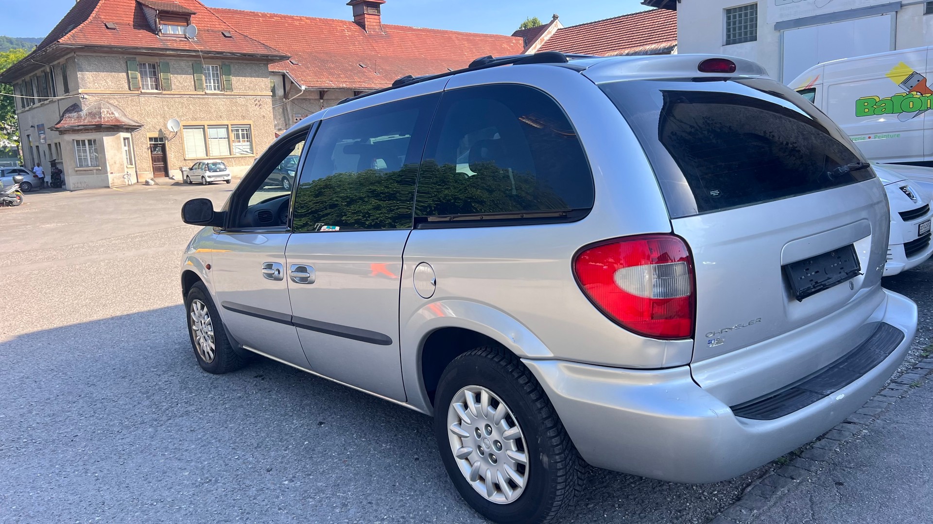 CHRYSLER Voyager 2.4 SE-image-4