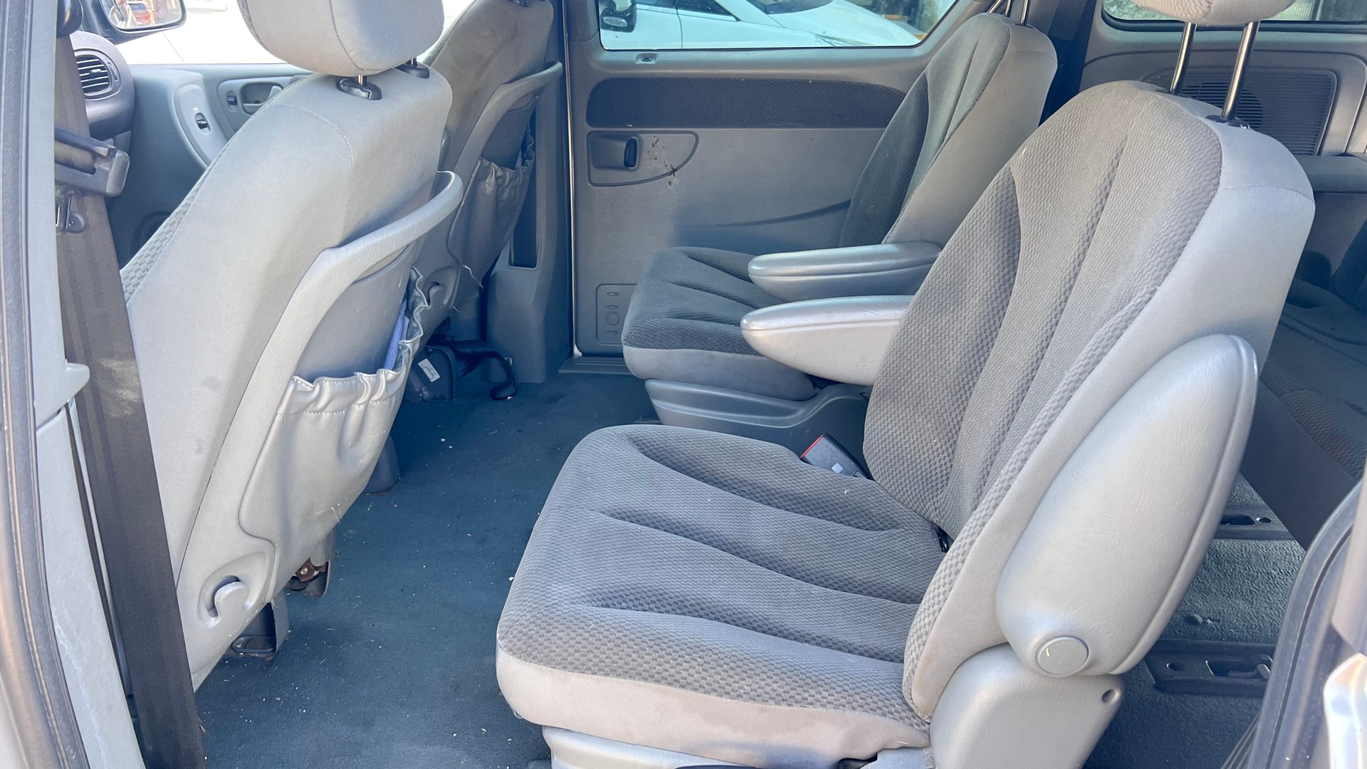 CHRYSLER Voyager 2.4 SE-image-6