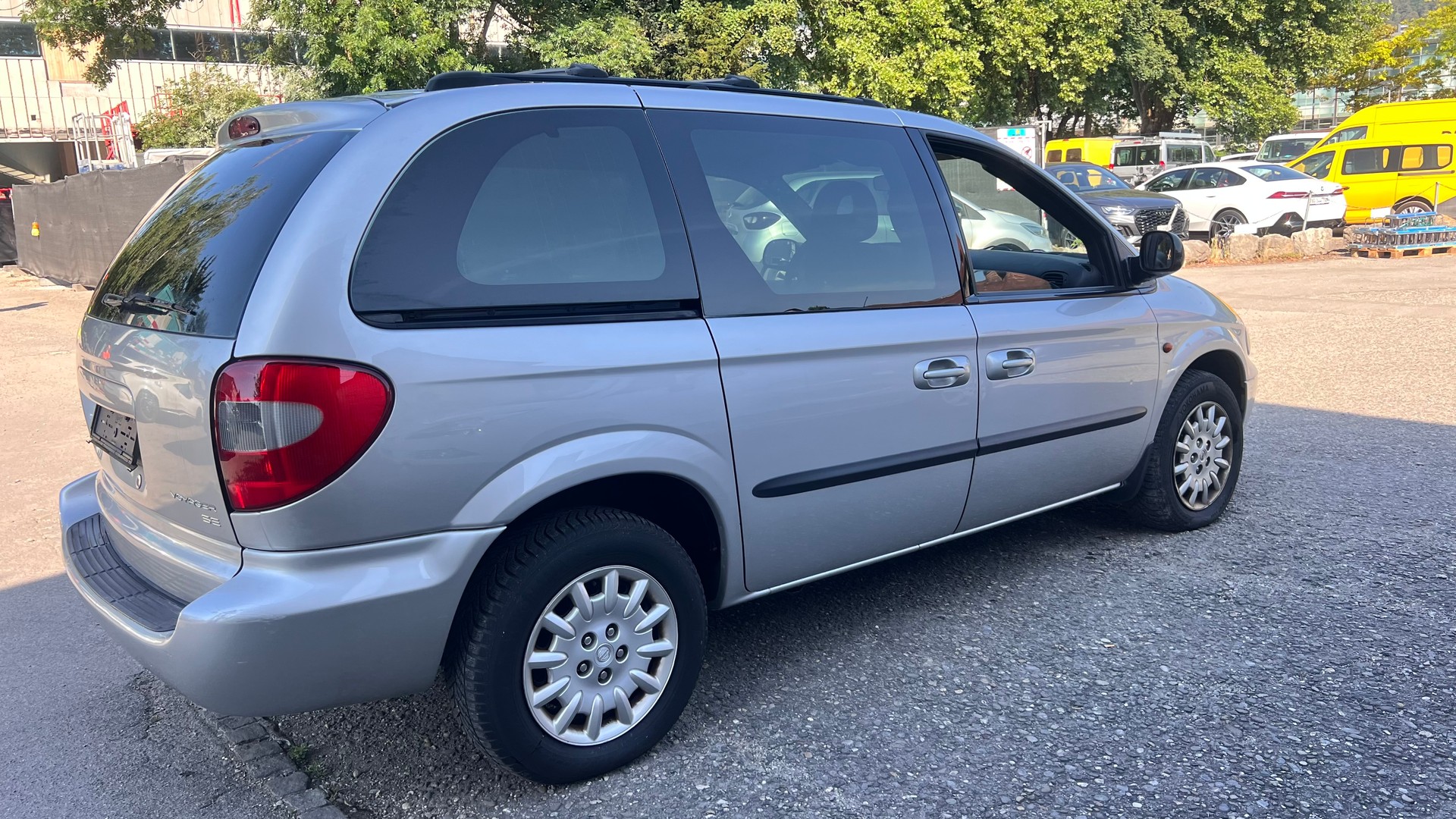 CHRYSLER Voyager 2.4 SE-image-2