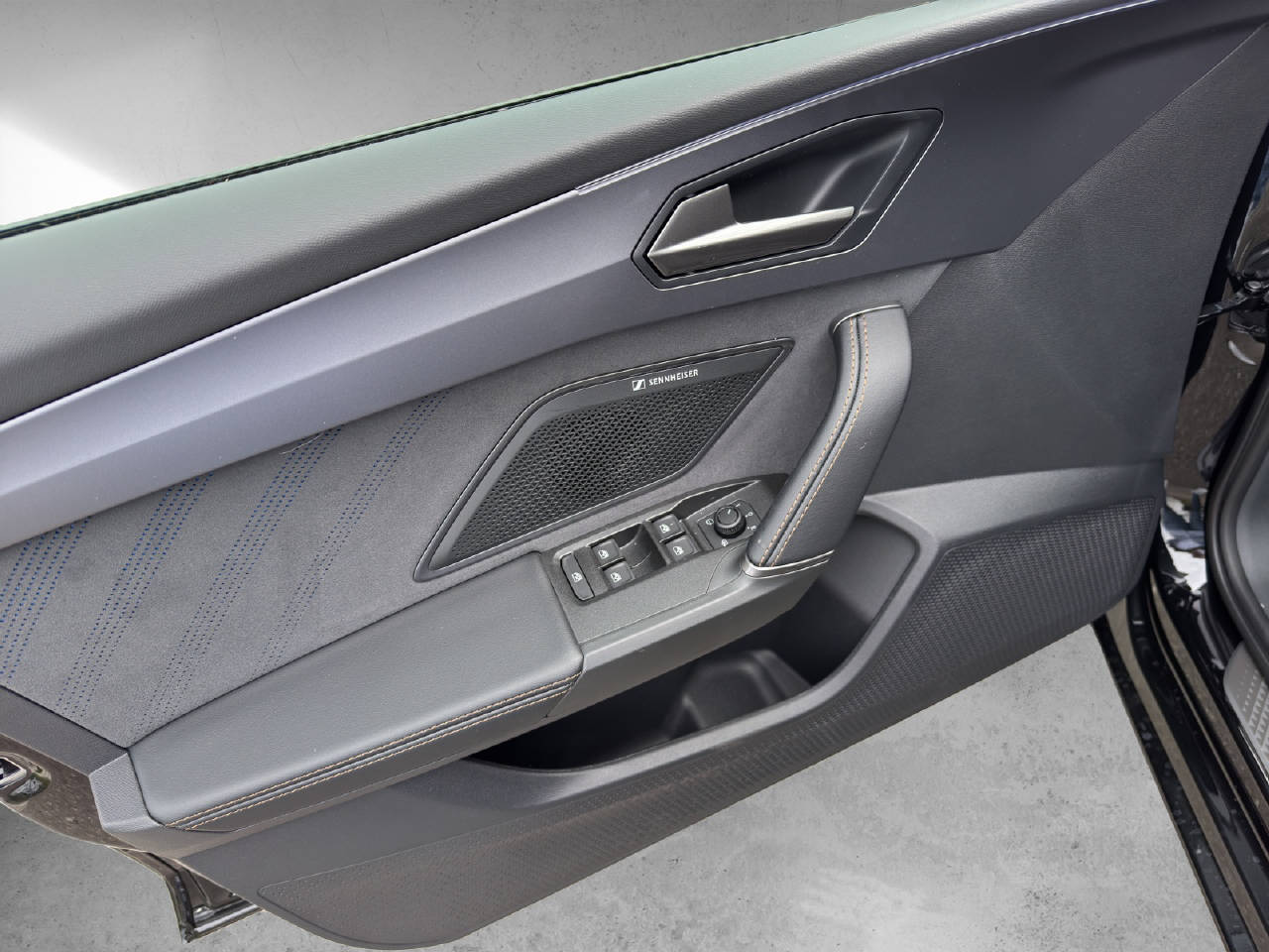 CUPRA Leon 1.5 eTSI Prime Edition DSG-image-14