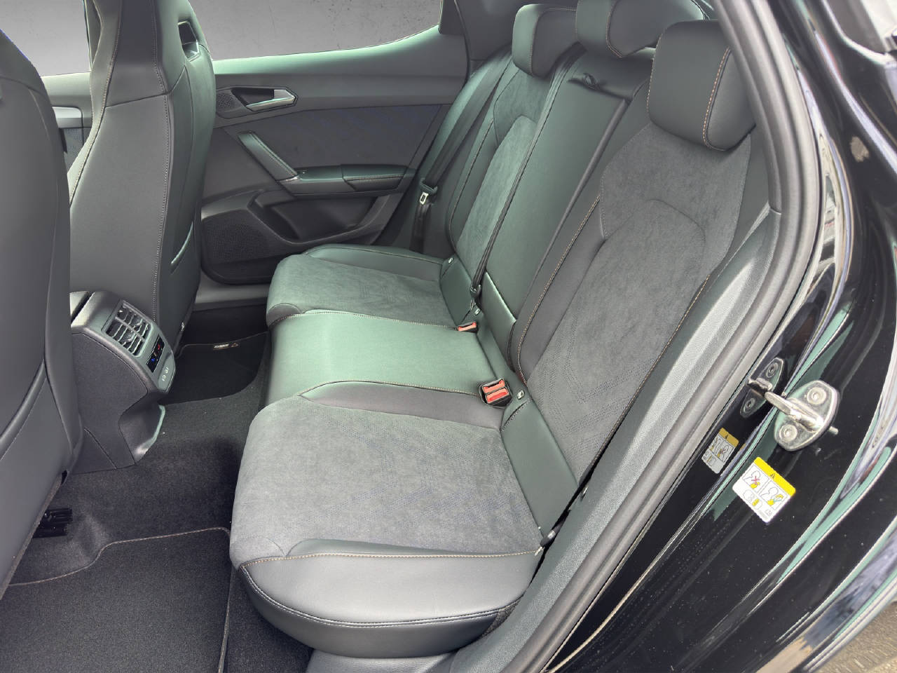 CUPRA Leon 1.5 eTSI Prime Edition DSG-image-11