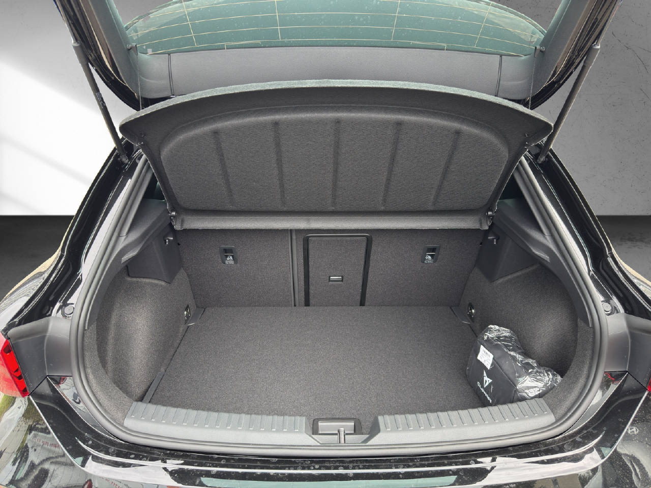 CUPRA Leon 1.5 eTSI Prime Edition DSG-image-12