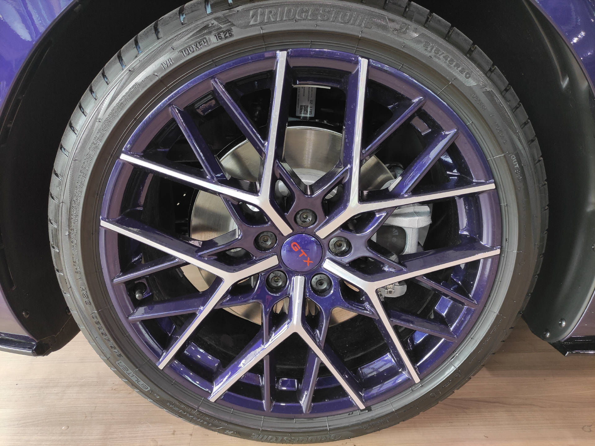 VW ID.3 GTX Performance Fire + Ice-image-2