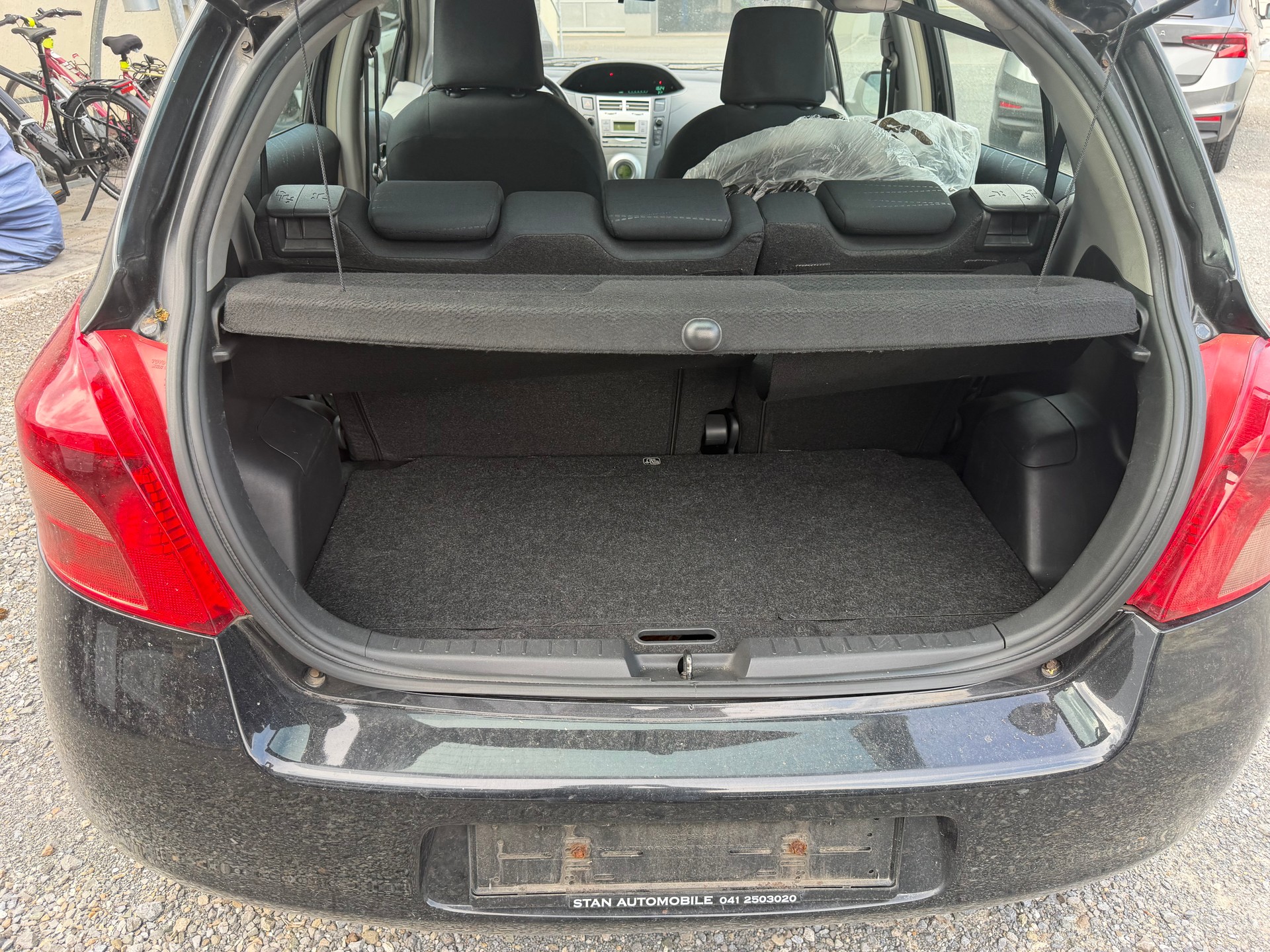 TOYOTA Yaris 1.3 Linea Sol-image-8