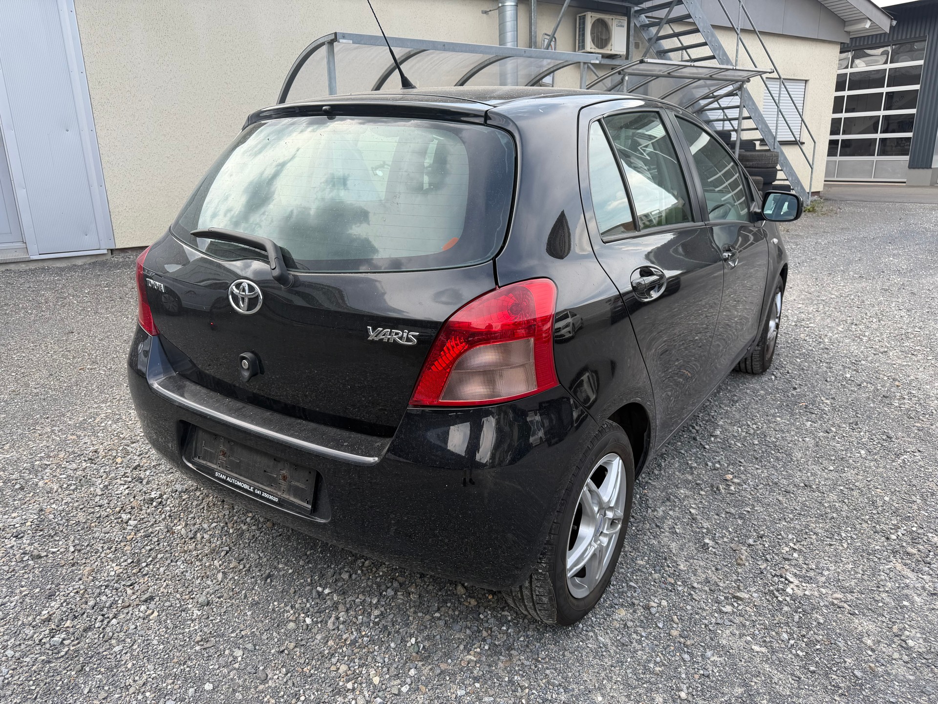 TOYOTA Yaris 1.3 Linea Sol-image-4