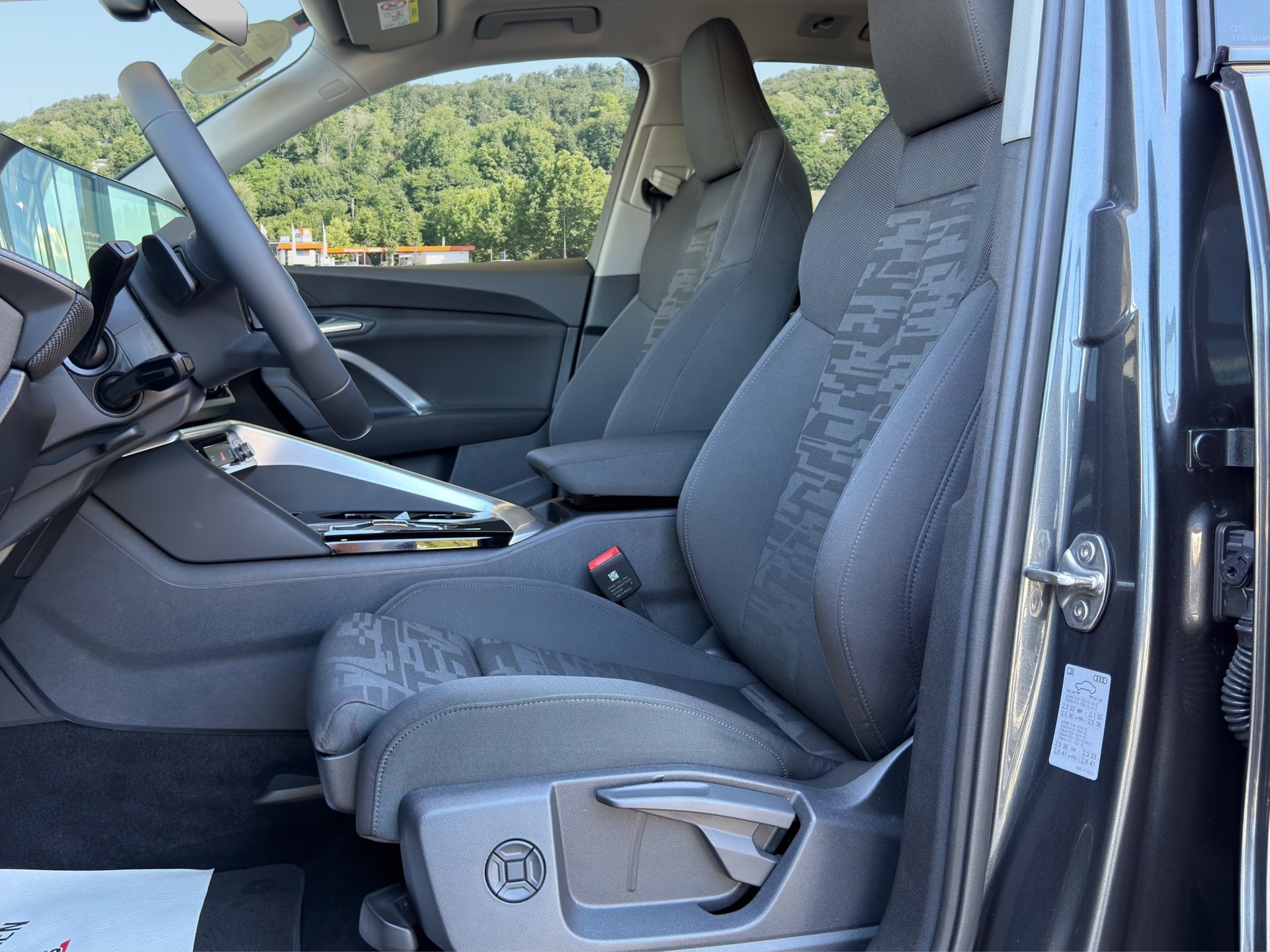 AUDI Q5 TDI quattro 150 kW S-tronic*Frisch ab MFK,Werksgaranite,Gratis Service 5 Jahre oder 80'000km"-image-11