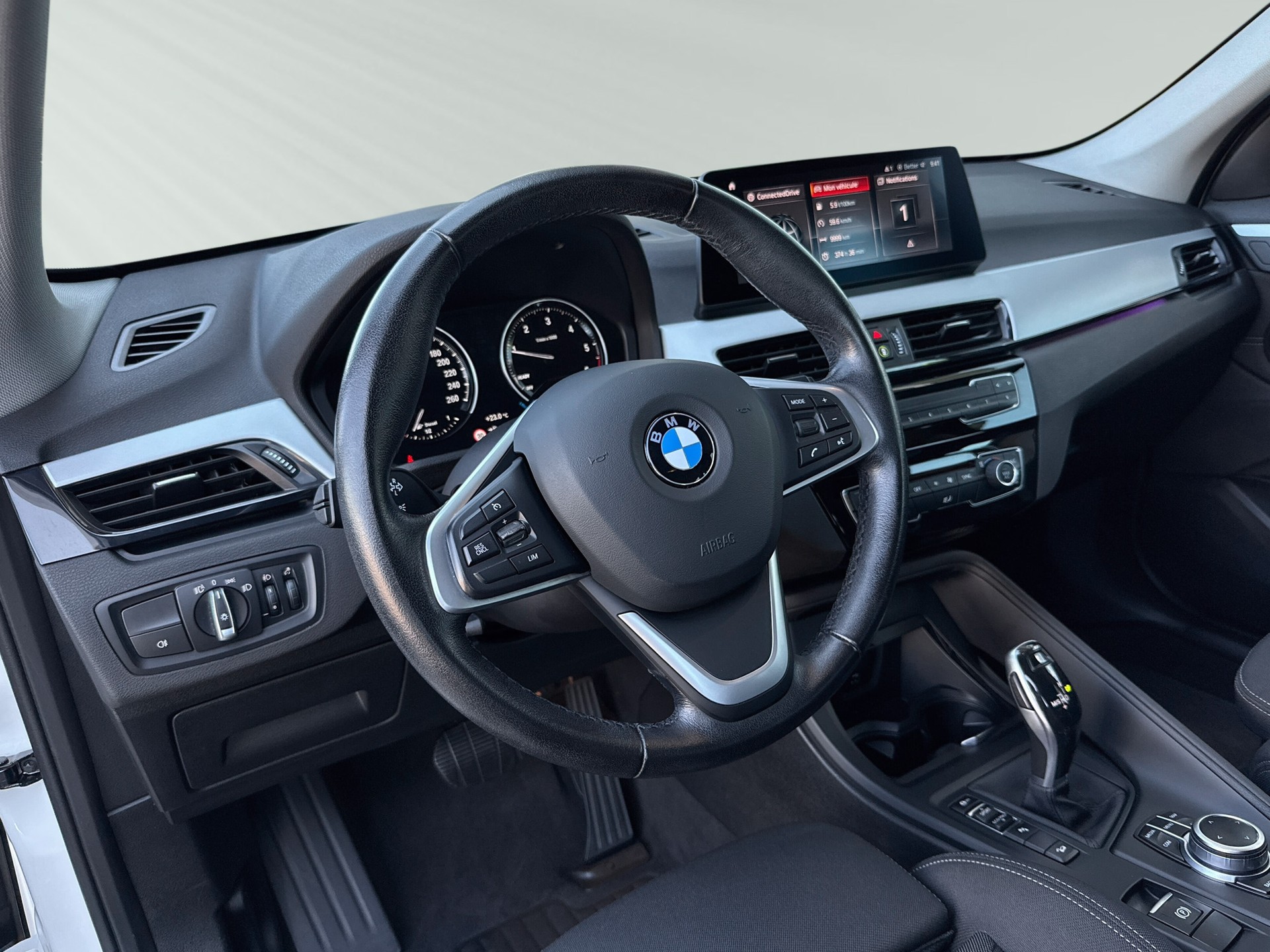 BMW X1 xDrive 18d Essential Edition Steptronic-image-3