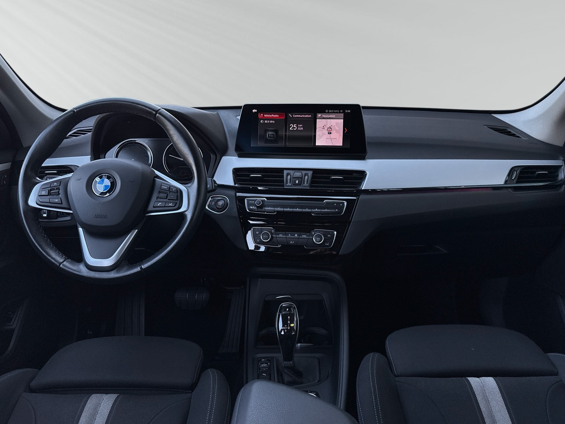 BMW X1 xDrive 18d Essential Edition Steptronic-image-5