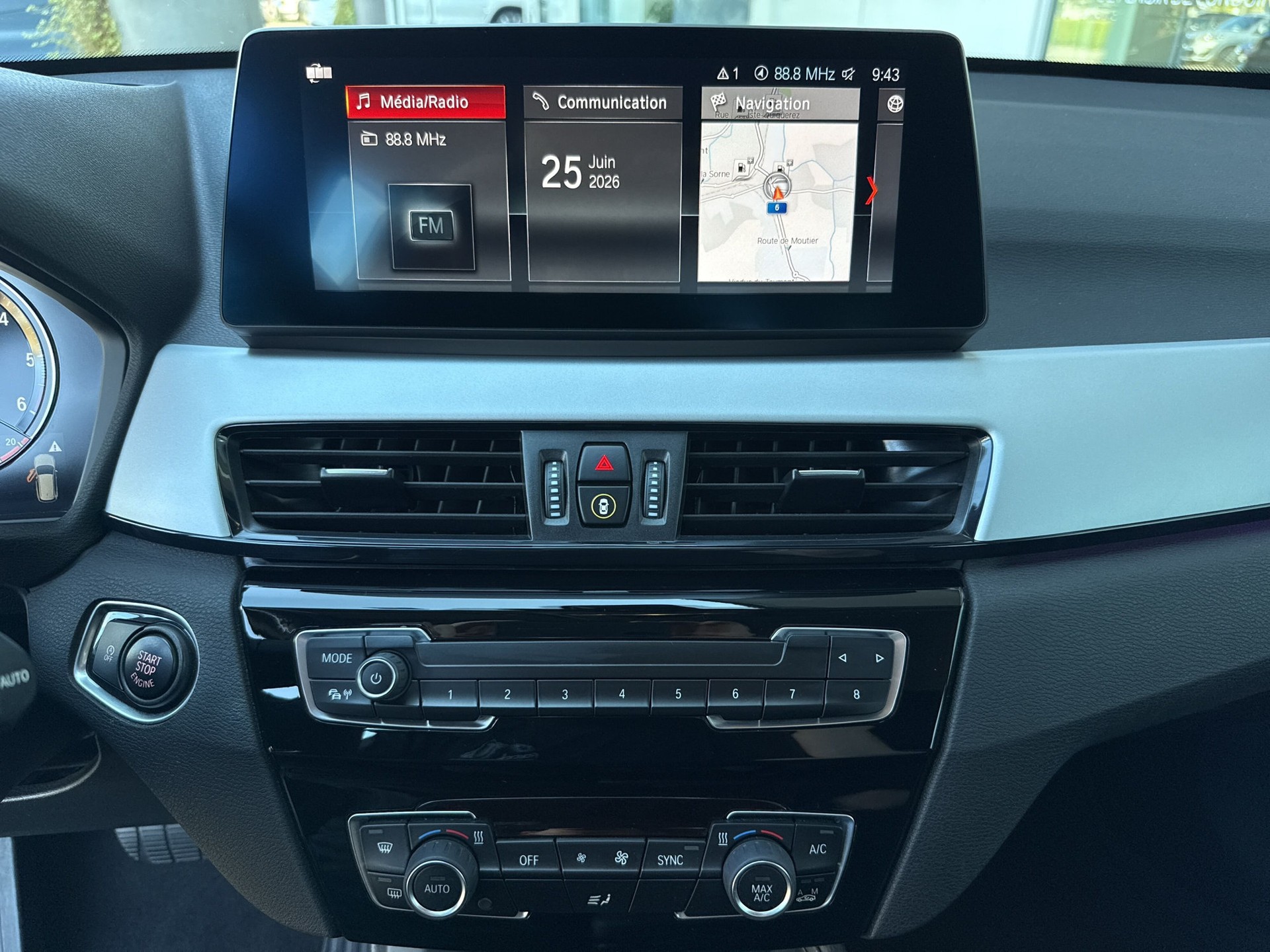 BMW X1 xDrive 18d Essential Edition Steptronic-image-10