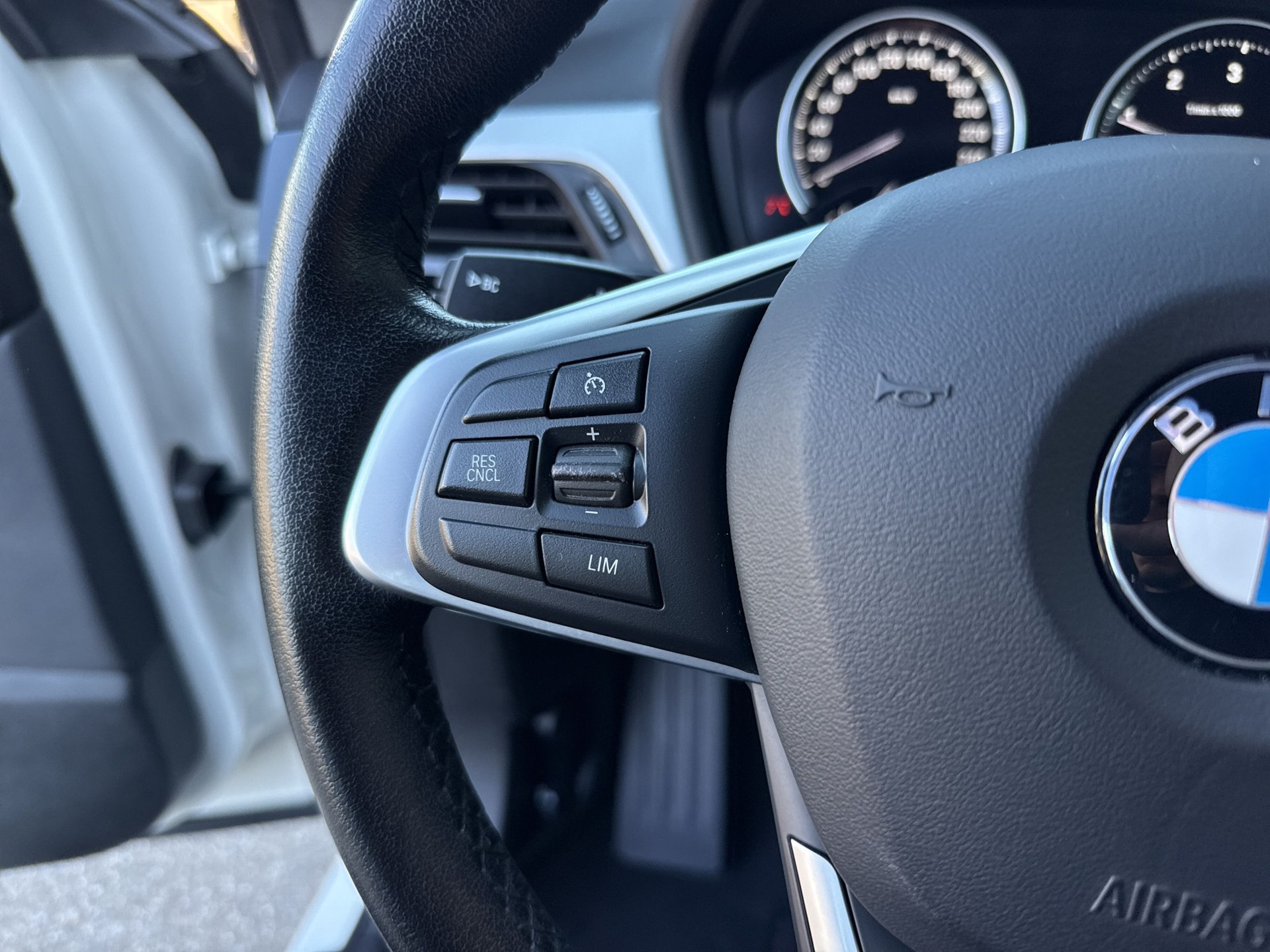 BMW X1 xDrive 18d Essential Edition Steptronic-image-14