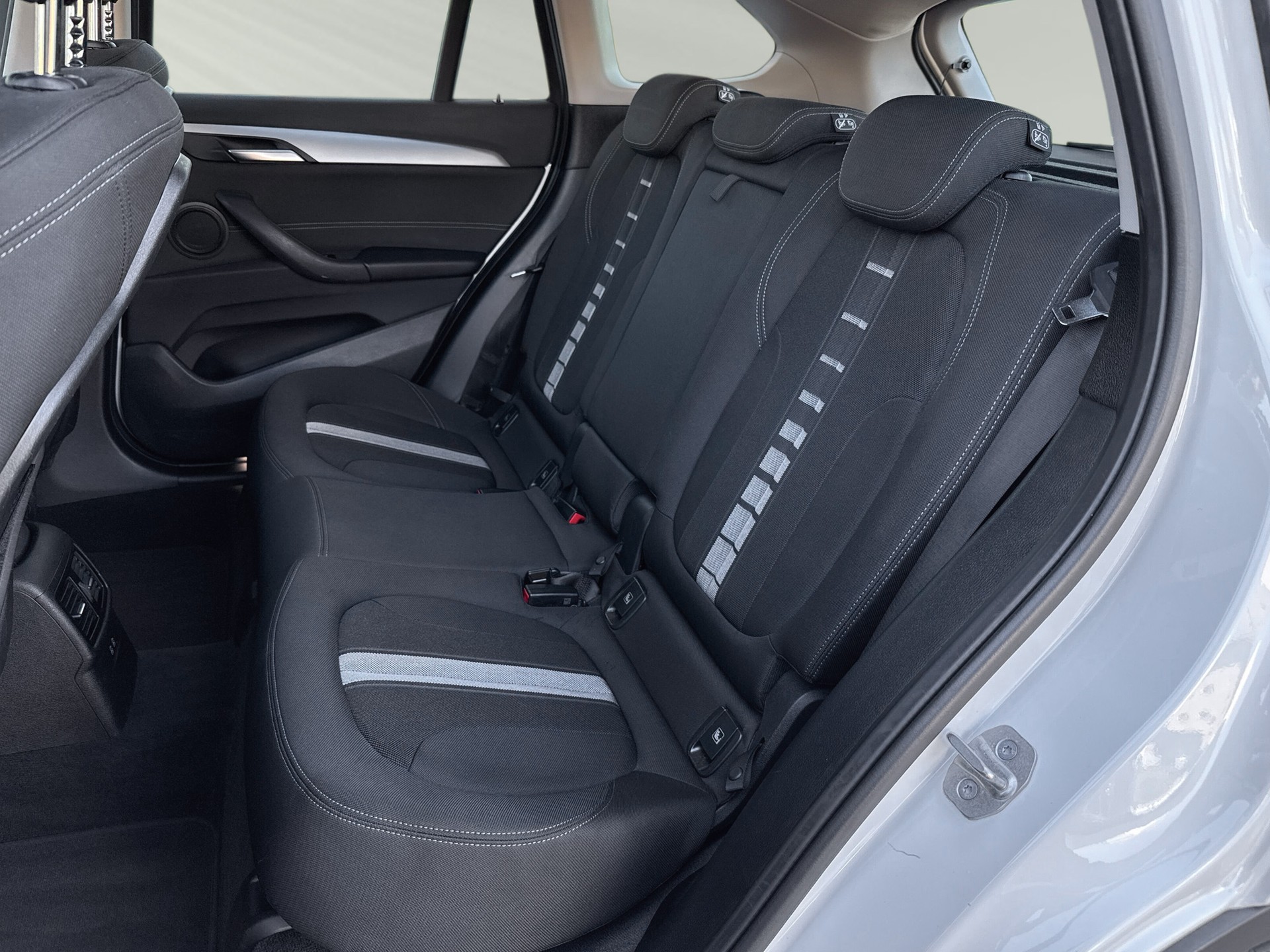 BMW X1 xDrive 18d Essential Edition Steptronic-image-6