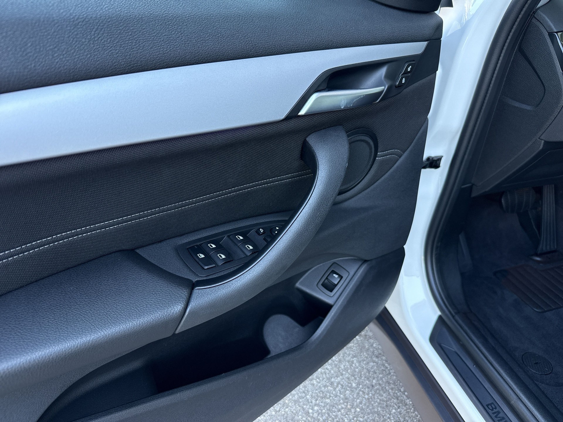 BMW X1 xDrive 18d Essential Edition Steptronic-image-16