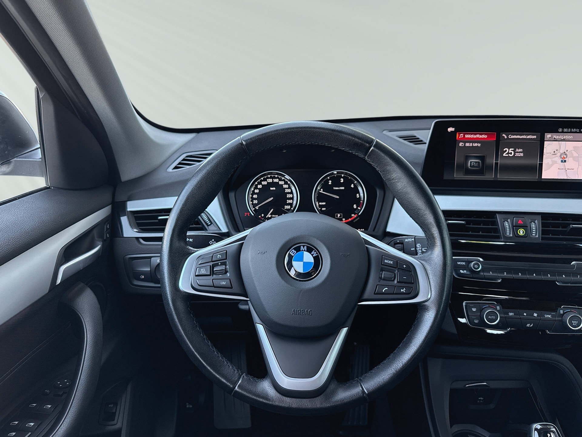 BMW X1 xDrive 18d Essential Edition Steptronic-image-4