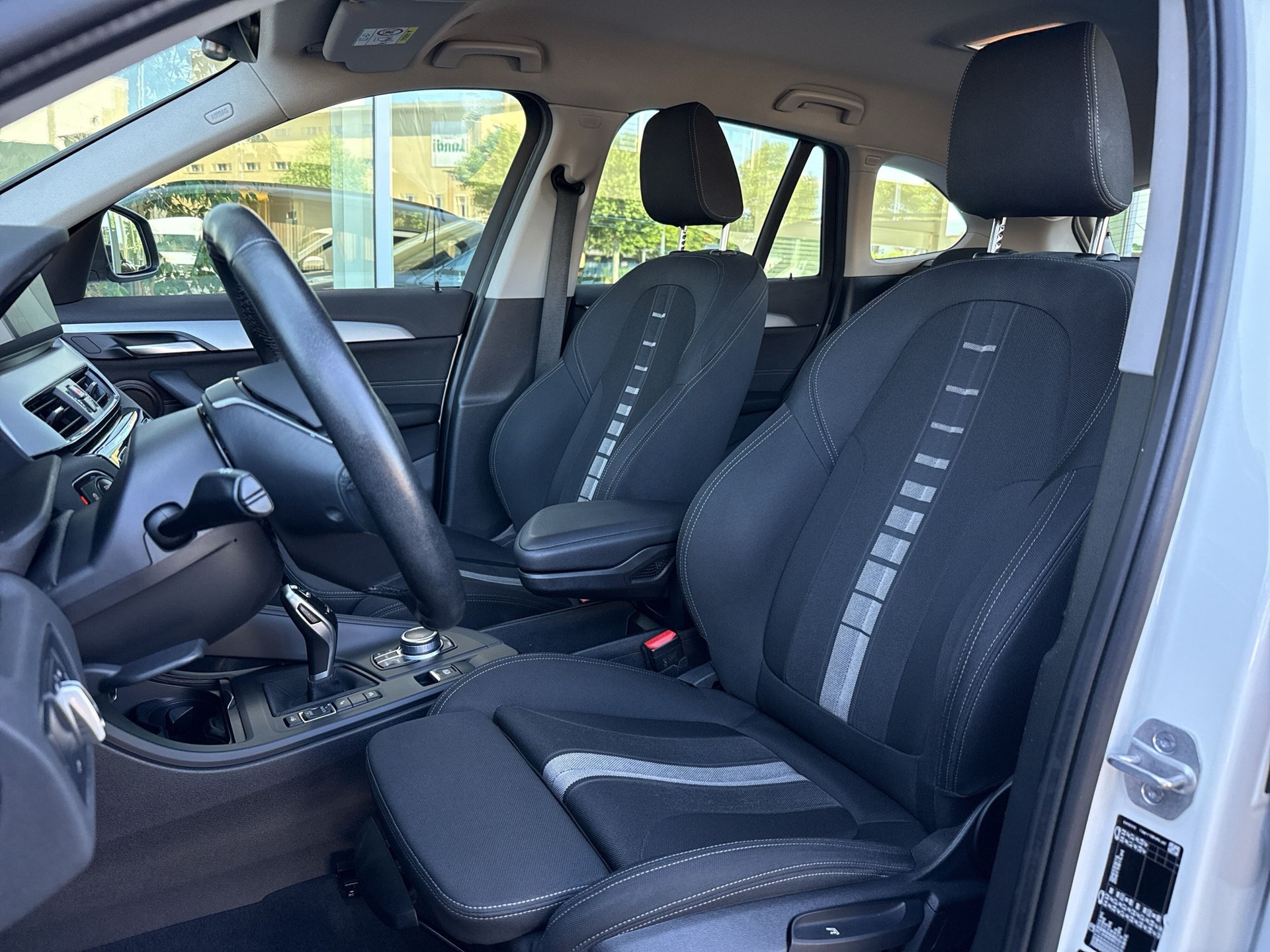 BMW X1 xDrive 18d Essential Edition Steptronic-image-9