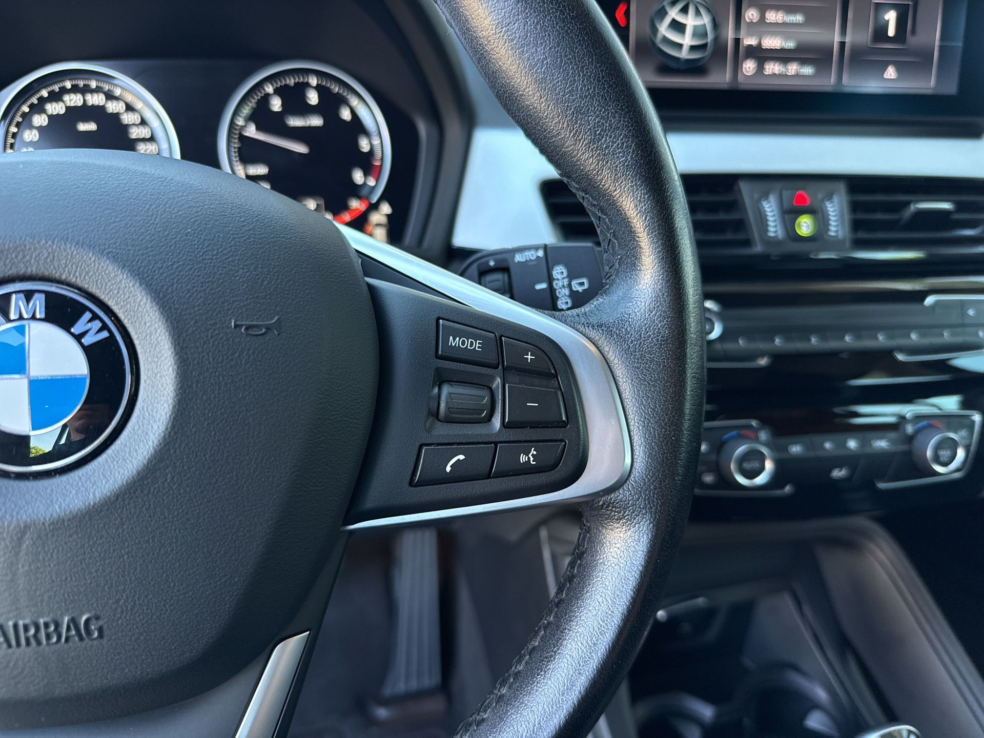 BMW X1 xDrive 18d Essential Edition Steptronic-image-15