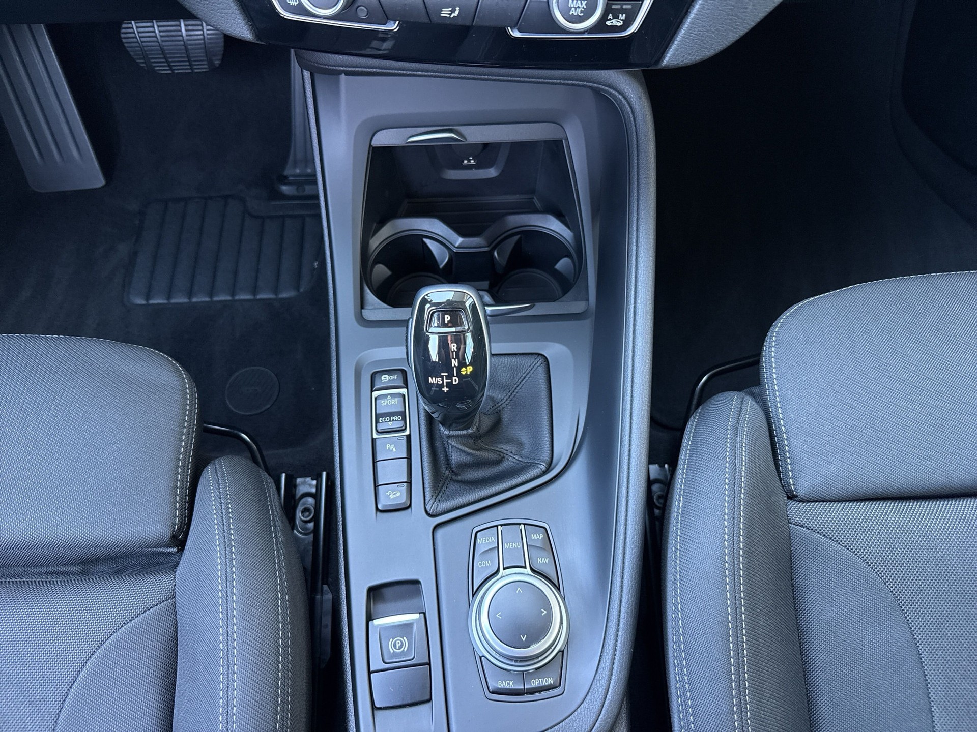 BMW X1 xDrive 18d Essential Edition Steptronic-image-12