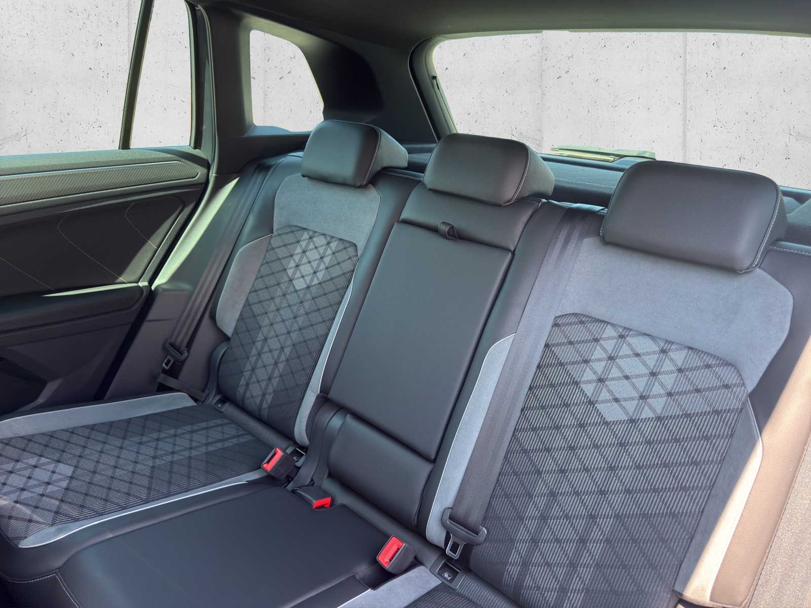 VW Tiguan 2.0TSI R-Line 4Motion DSG-image-12
