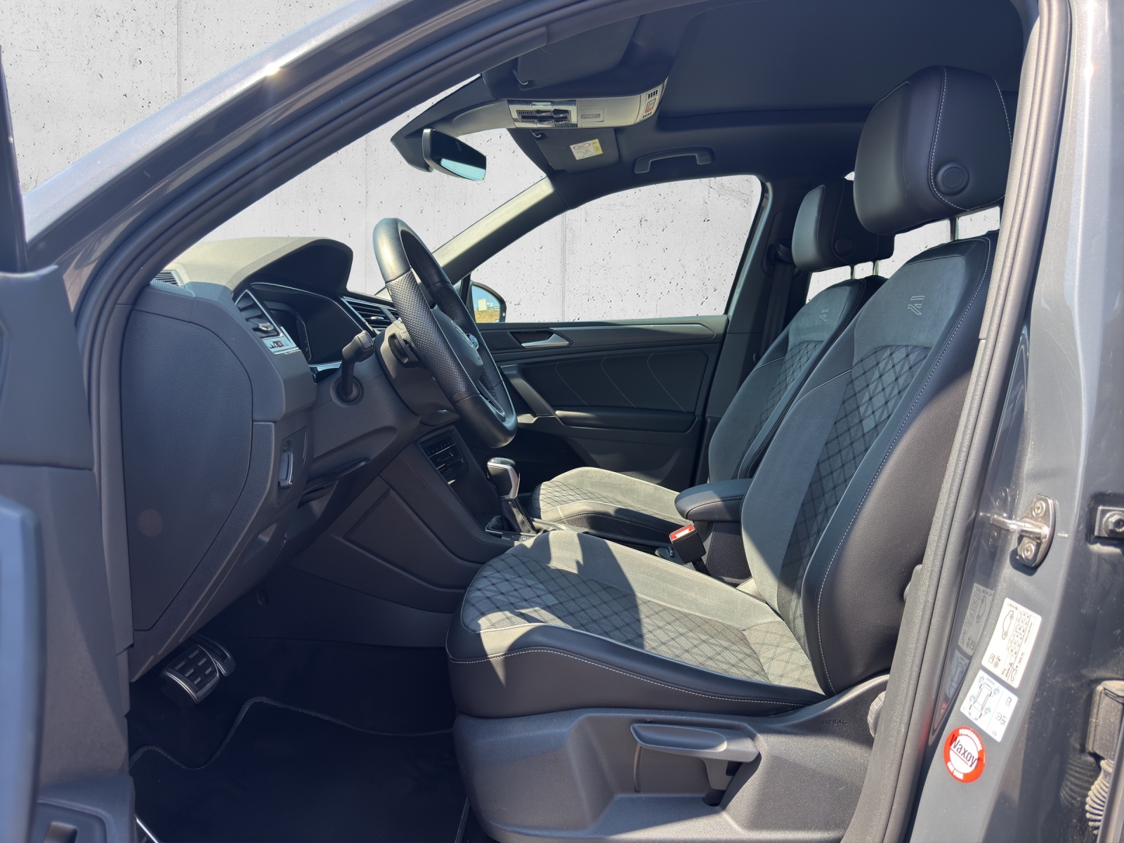VW Tiguan 2.0TSI R-Line 4Motion DSG-image-8