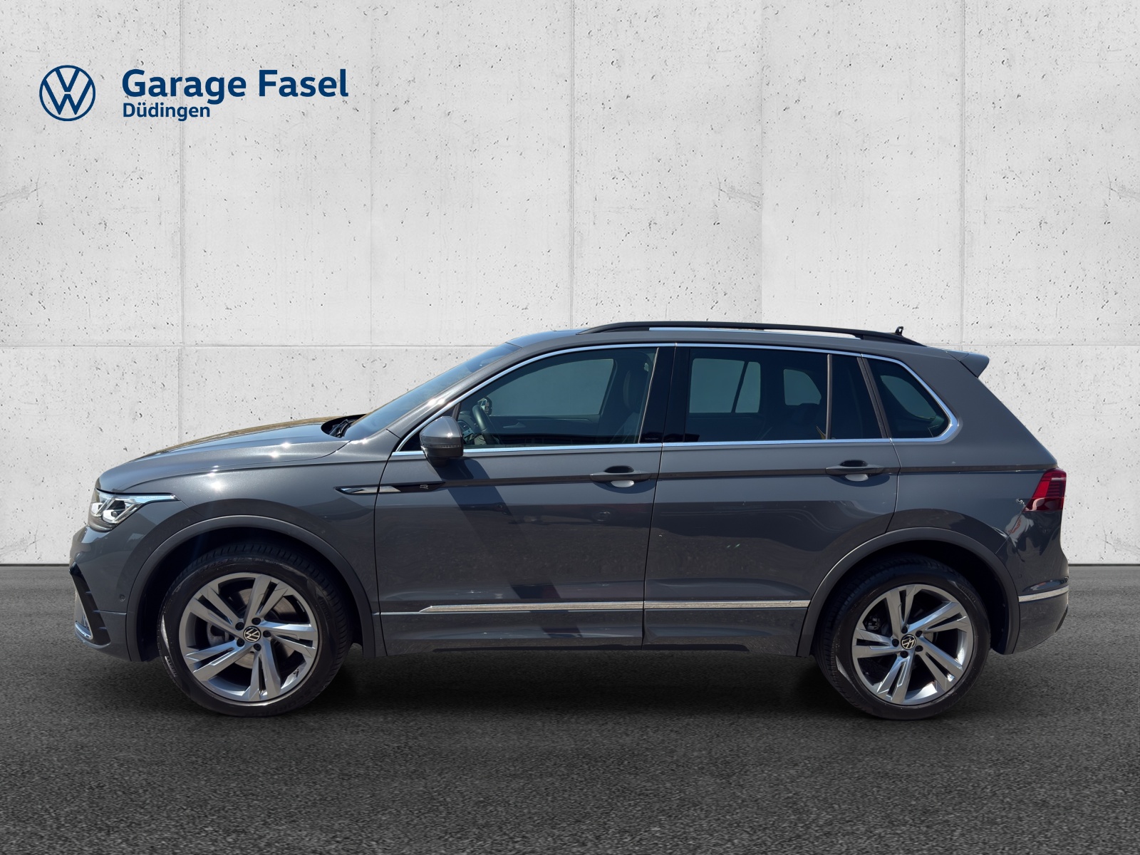 VW Tiguan 2.0TSI R-Line 4Motion DSG-showroom-element-1