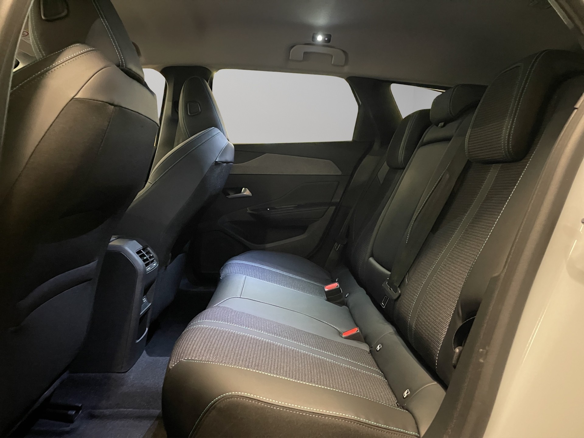 PEUGEOT 308 SW 1.5 BlueHDi Allure-image-8