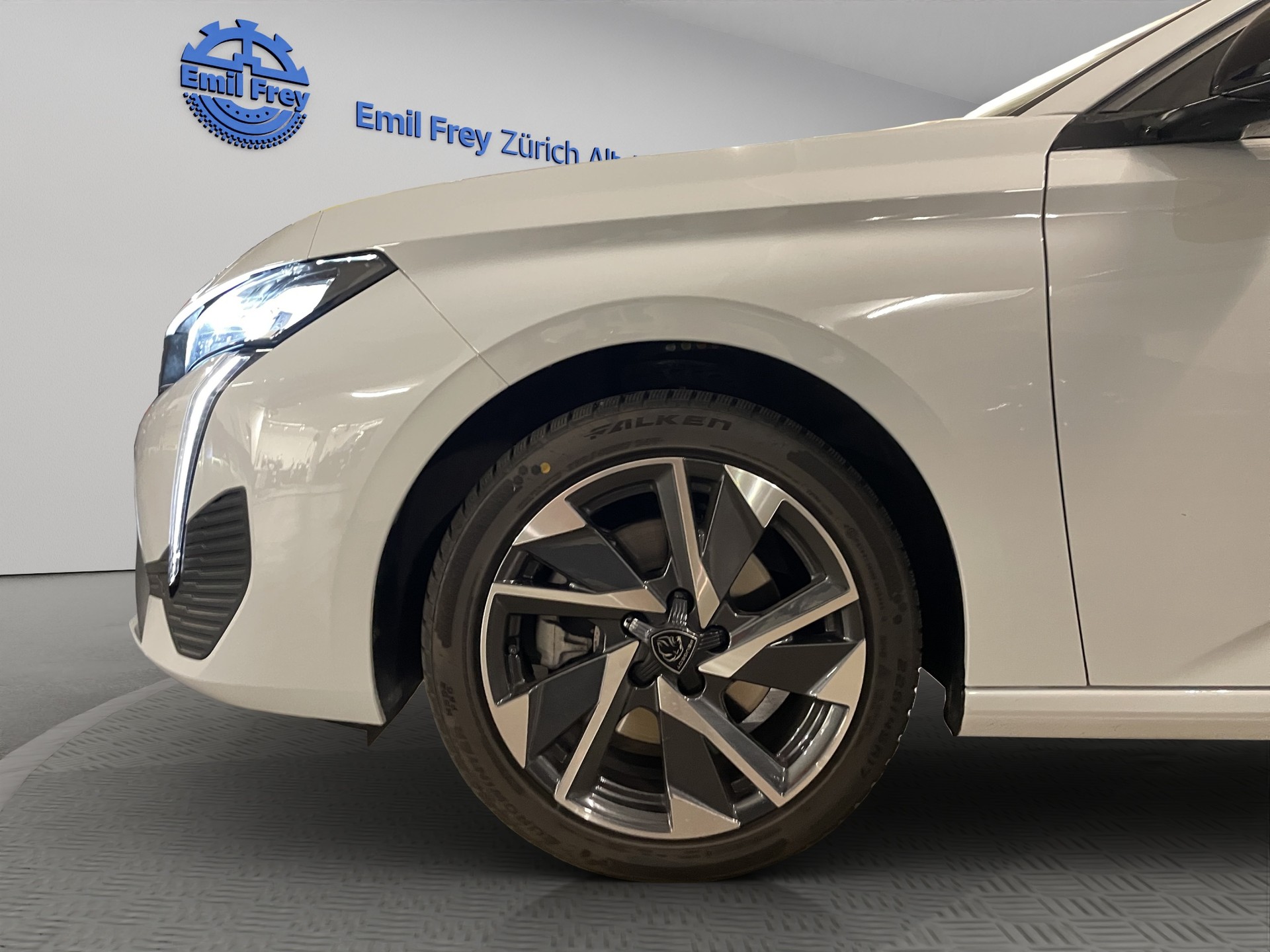 PEUGEOT 308 SW 1.5 BlueHDi Allure-image-11