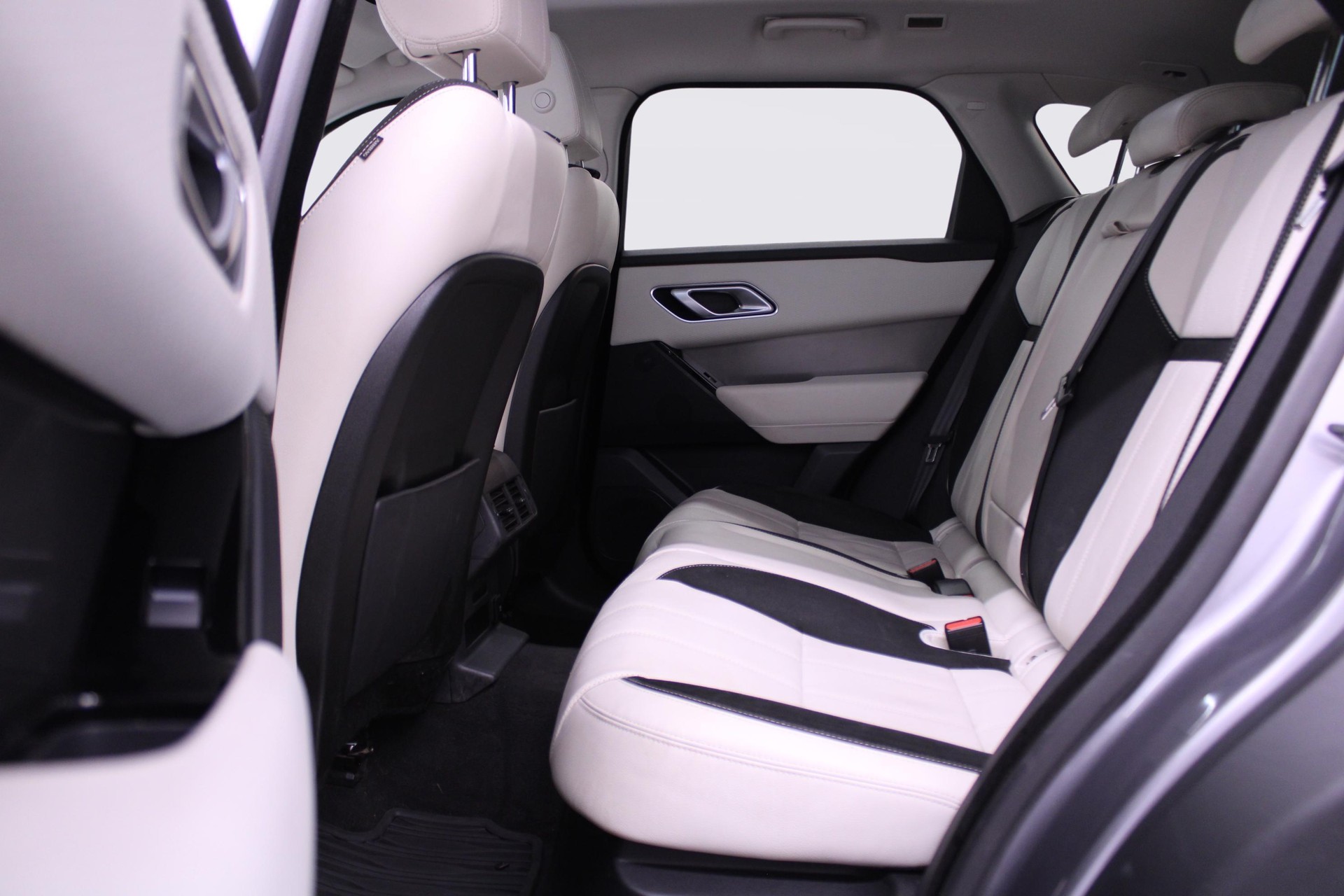 LAND ROVER Range Rover Velar 2.0 D 240 S | Luftfahrwerk | Panoramadach-image-6