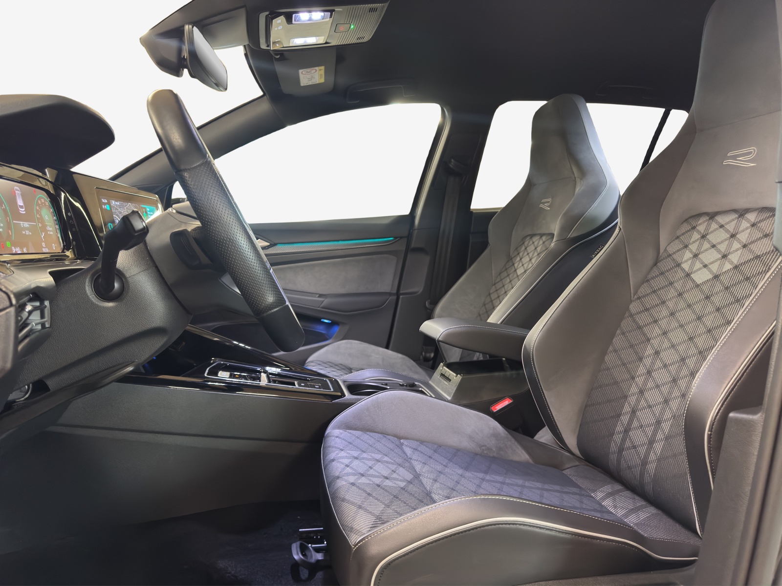 VW Golf Variant 1.5 eTSI mHEV R-Line-image-7