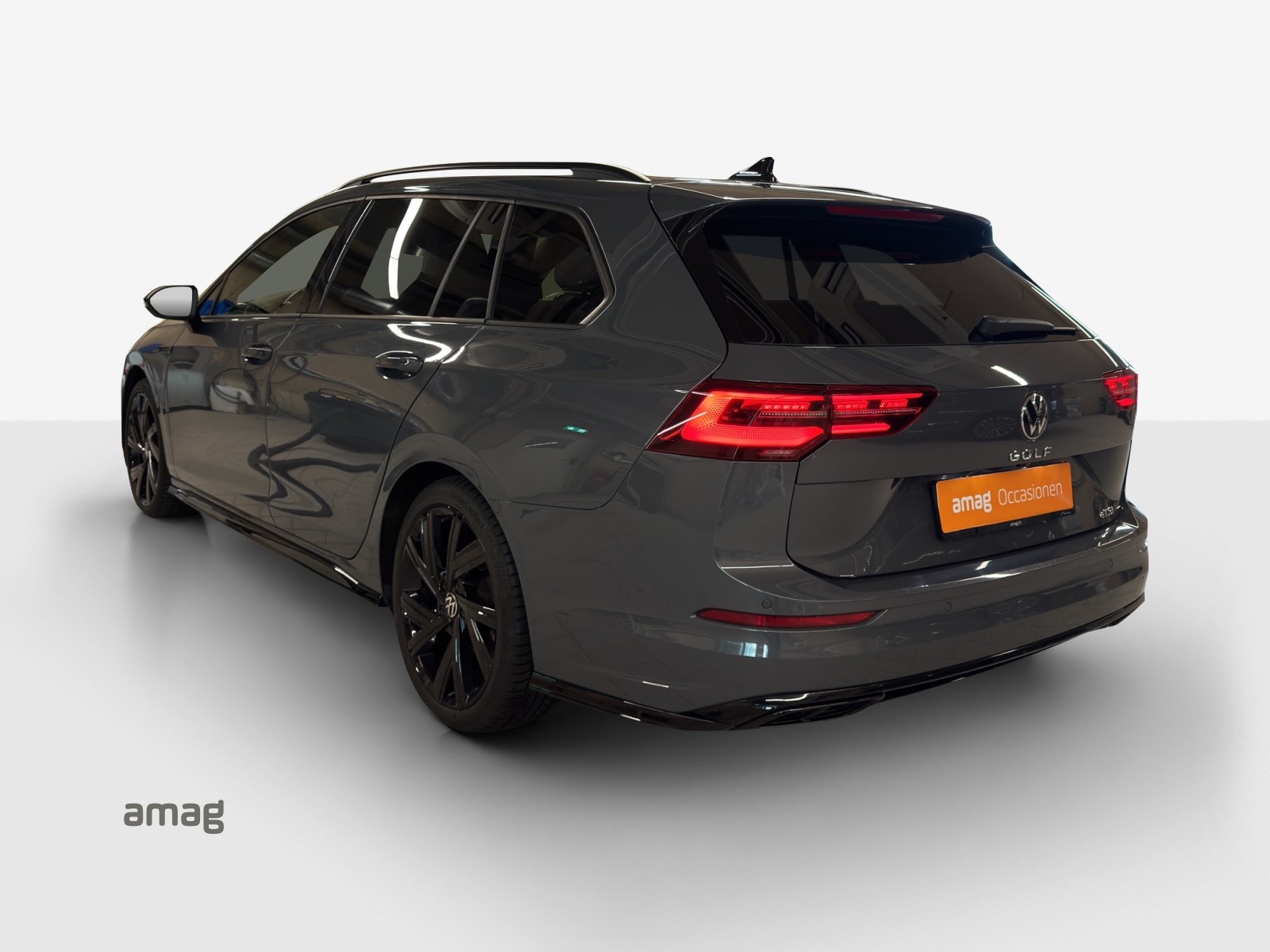 VW Golf Variant 1.5 eTSI mHEV R-Line-image-2