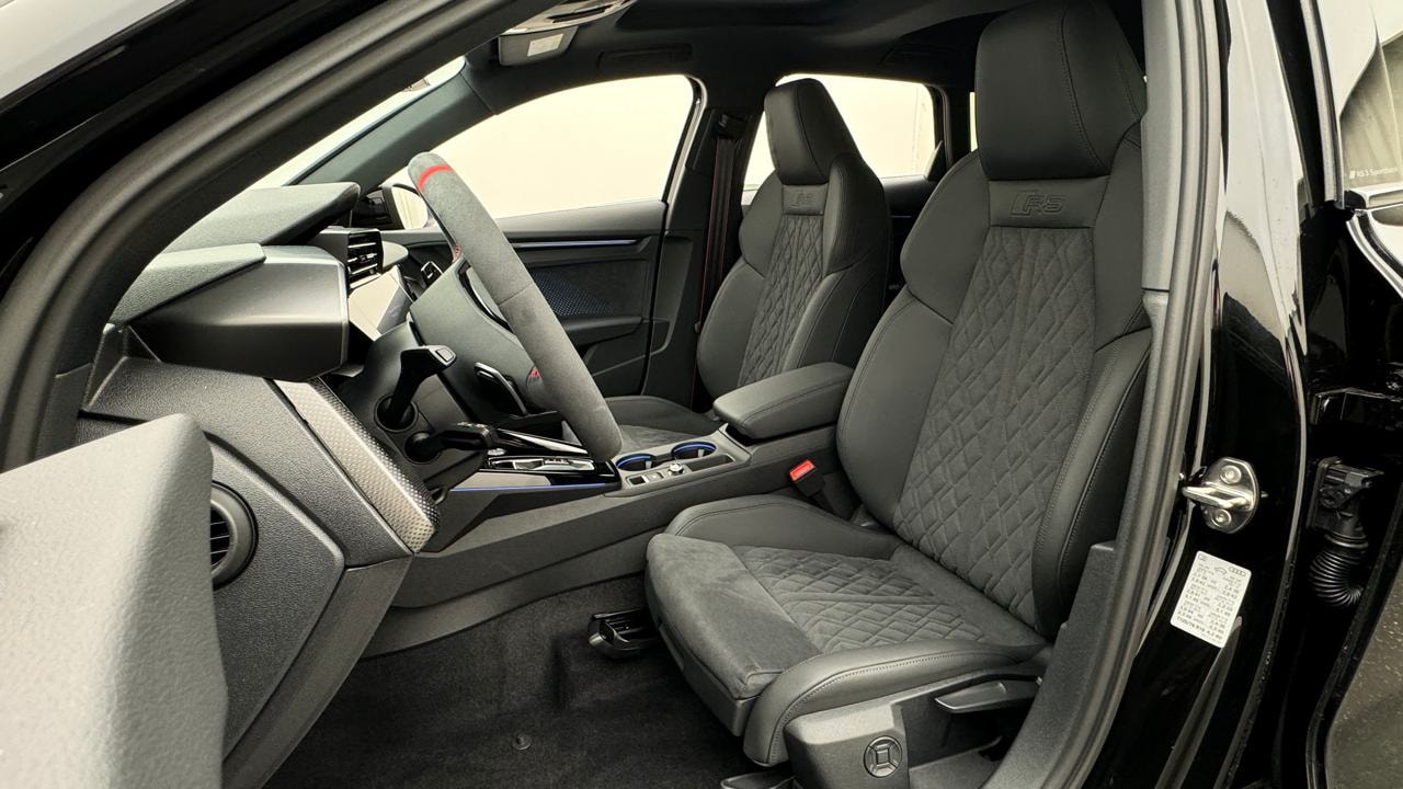 AUDI RS3 Sportback 2.5 TSI quattro S-tronic-image-4