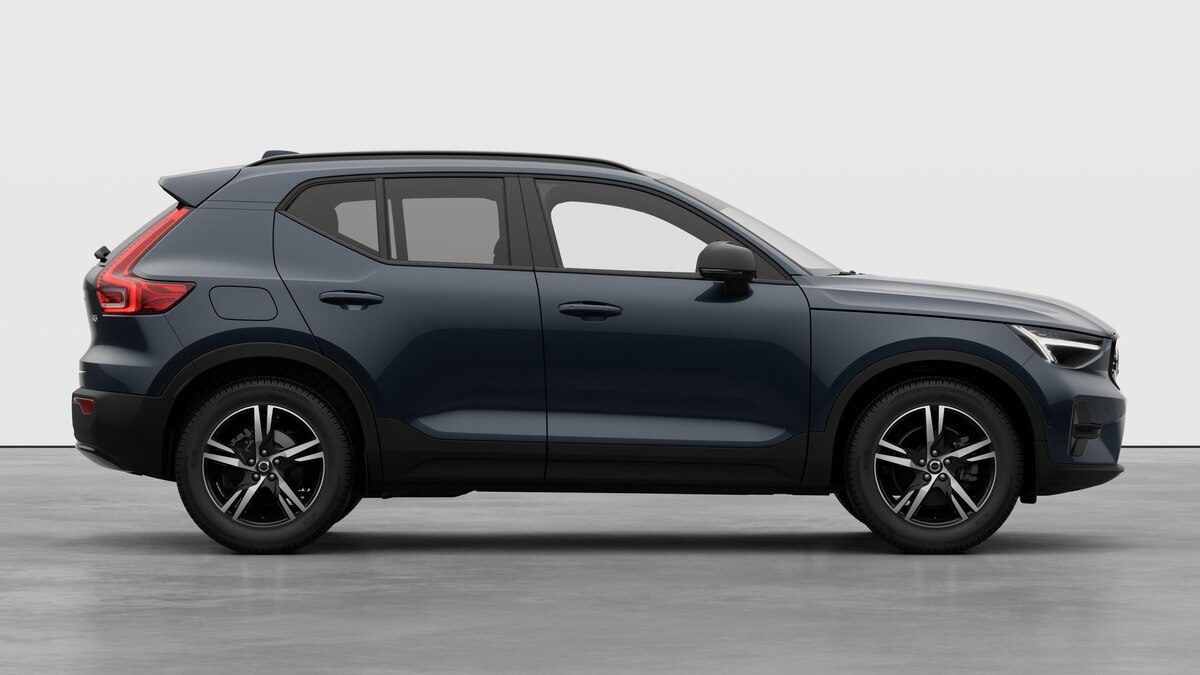 VOLVO XC40 2.0 B3 MH Plus Dark-image-3