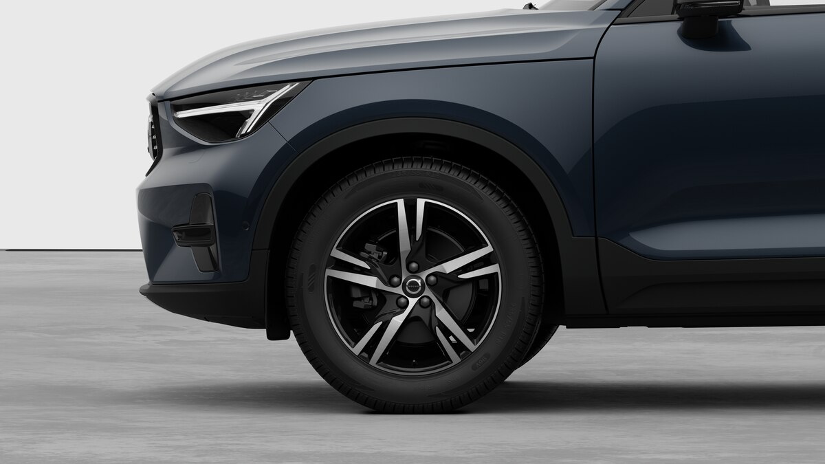 VOLVO XC40 2.0 B3 MH Plus Dark-image-7