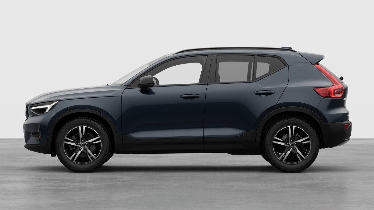 VOLVO XC40 2.0 B3 MH Plus Dark-image-2