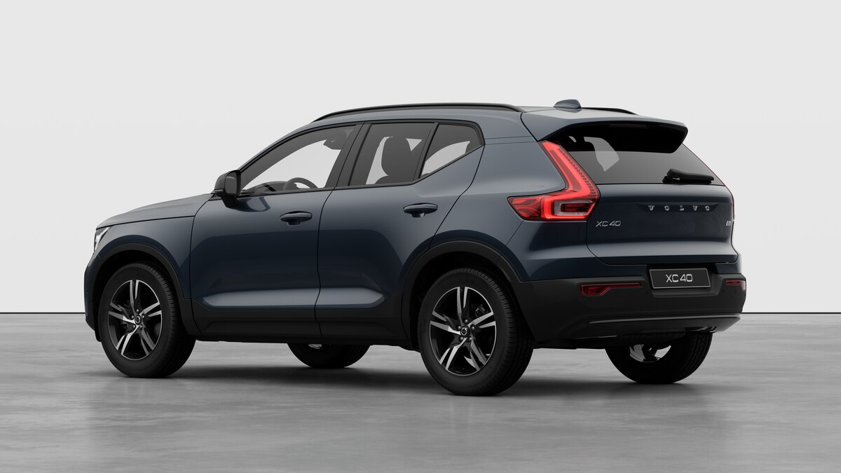 VOLVO XC40 2.0 B3 MH Plus Dark-image-1