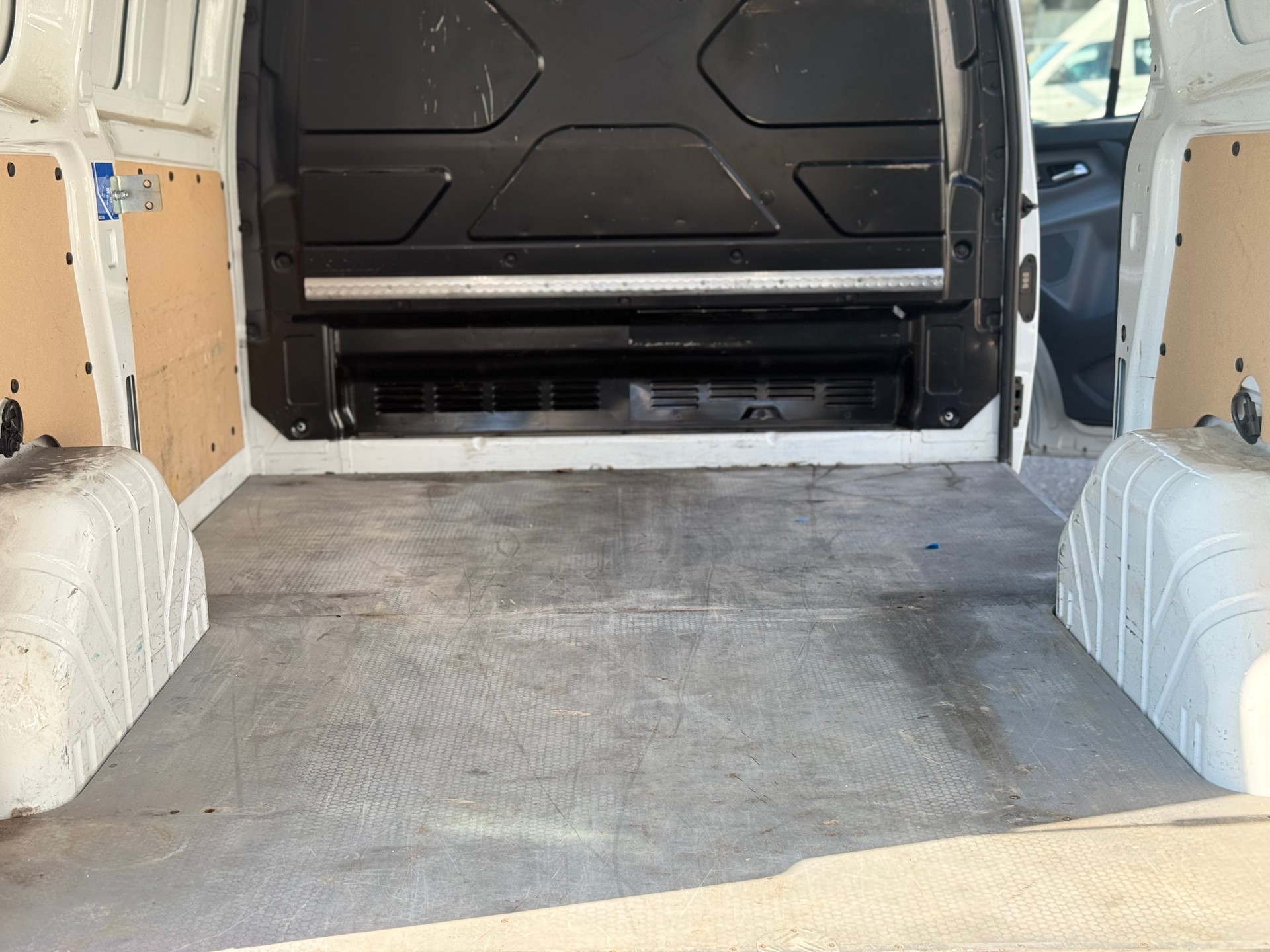 FORD Transit Custom Van 270 L1H1 Ambiente-image-5
