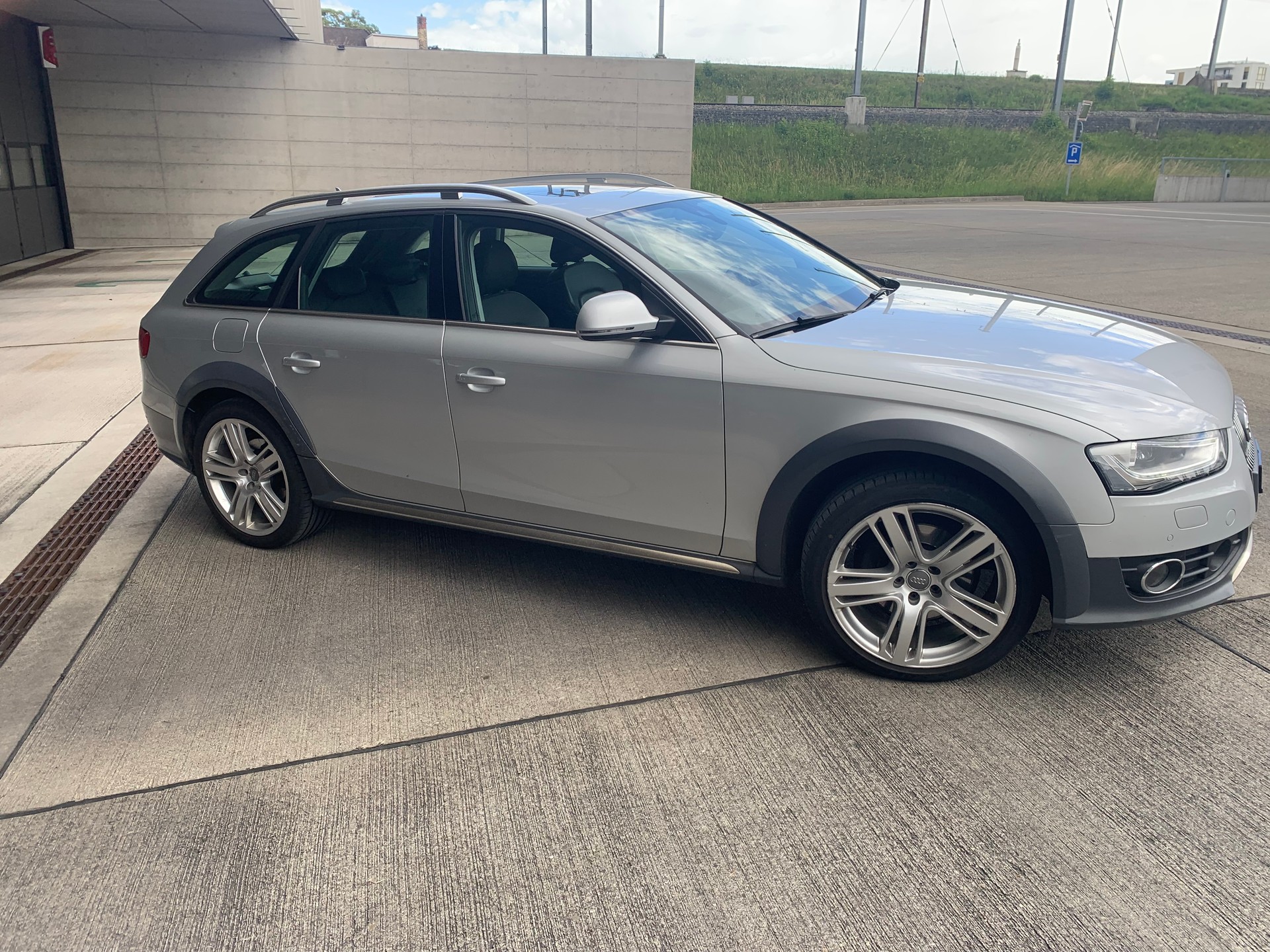 AUDI A4 allroad 2.0 TFSI quattro S-tronic-image-1