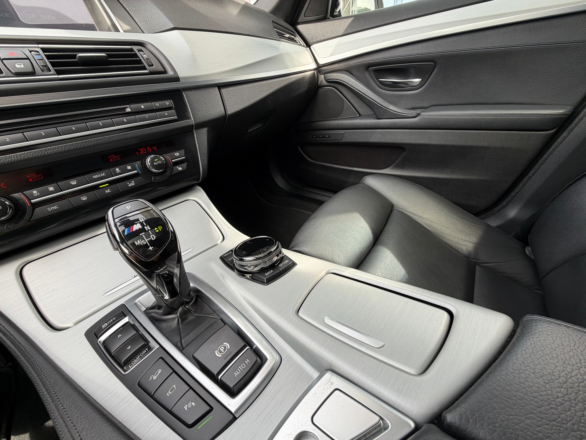 BMW M550d xDrive Steptronic-image-28