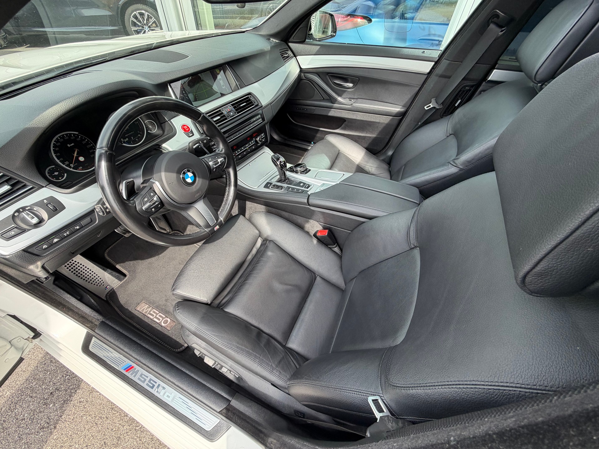 BMW M550d xDrive Steptronic-image-12
