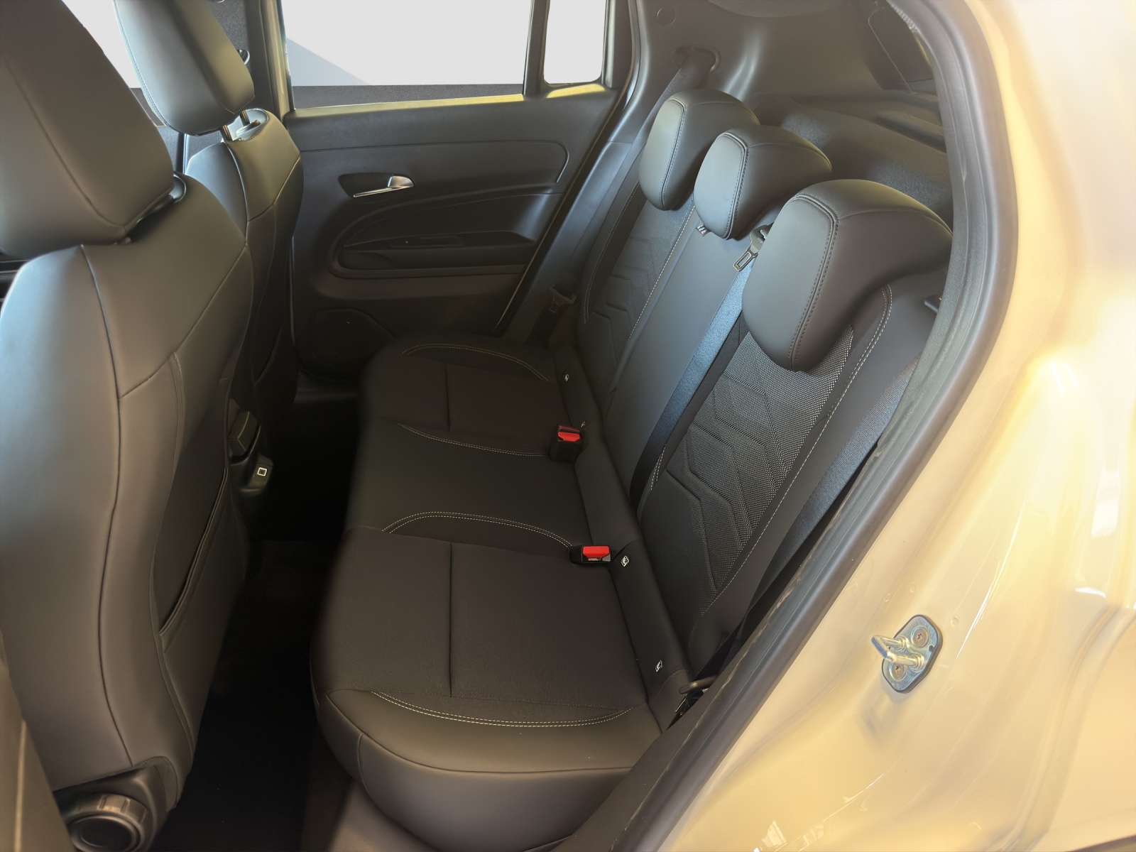 JEEP AVENGER 1.2 MHEV Altitude-image-7