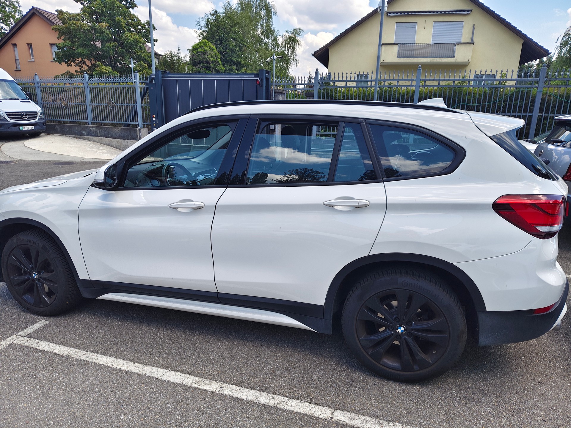 BMW 18i sDrive-image-3